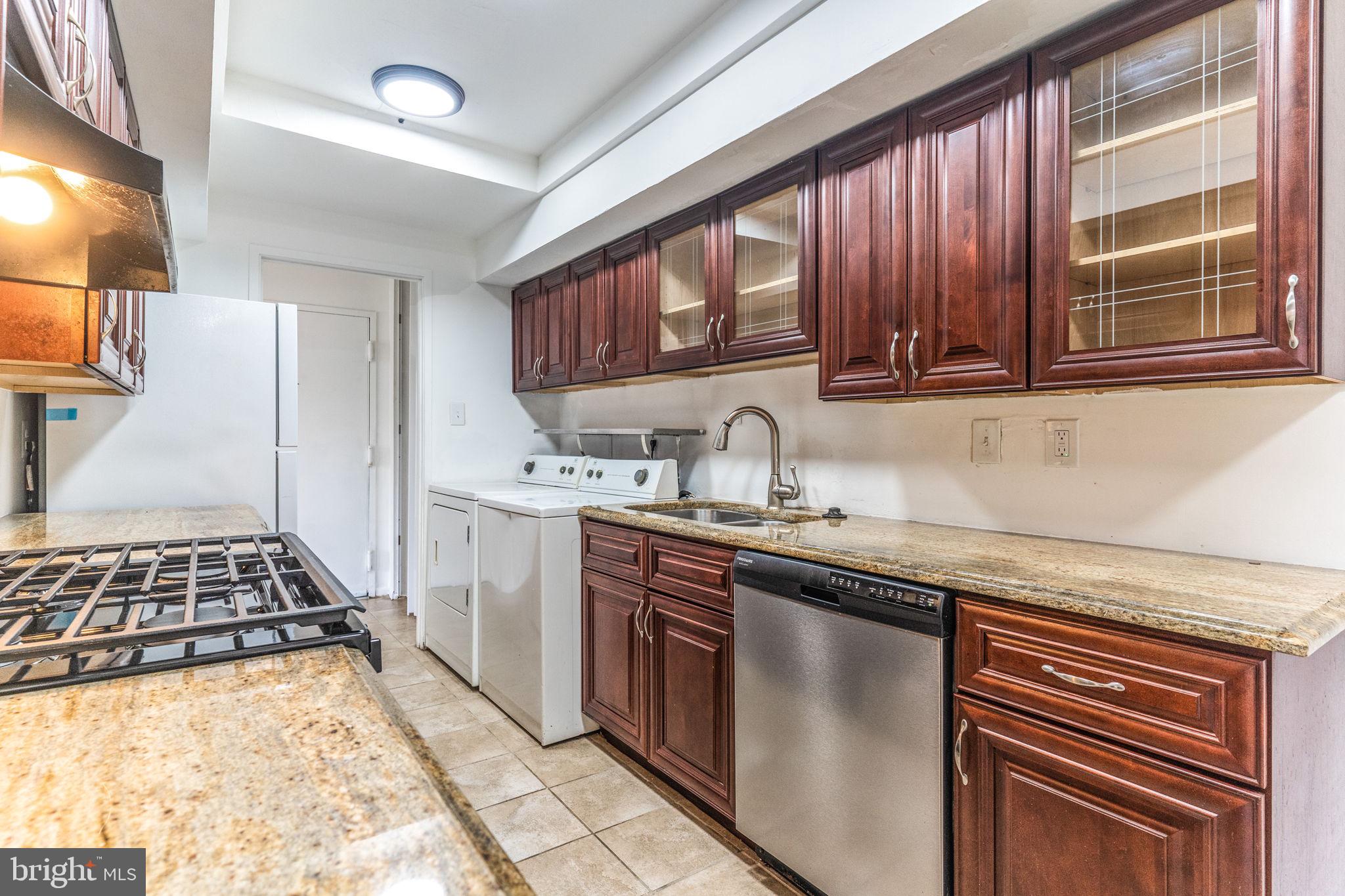 TREETOP CONDO - Residential Lease