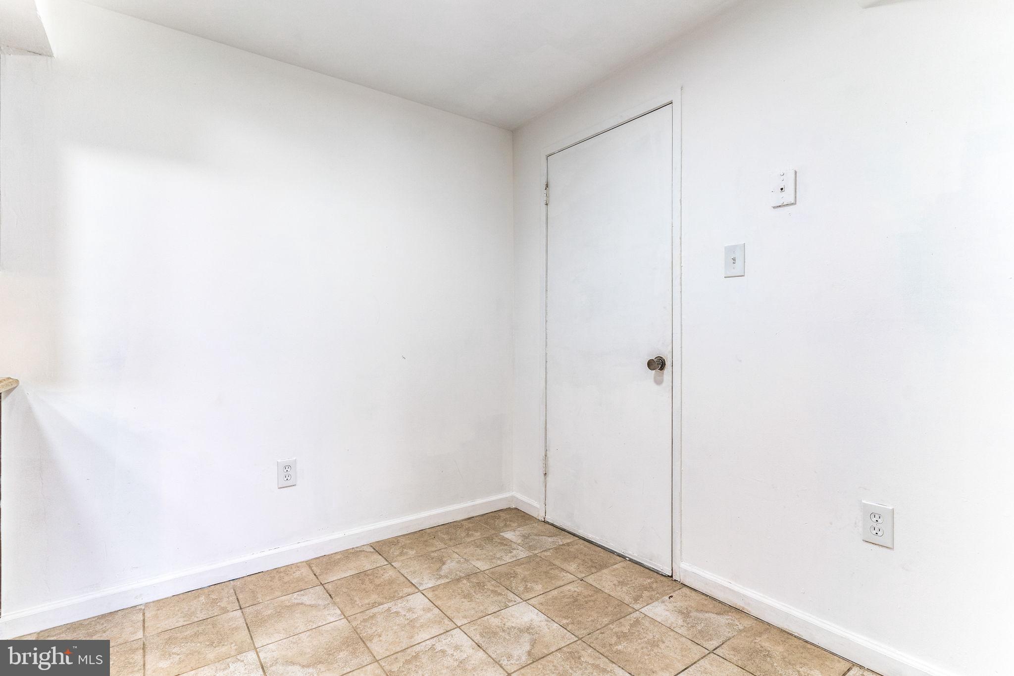 TREETOP CONDO - Residential Lease