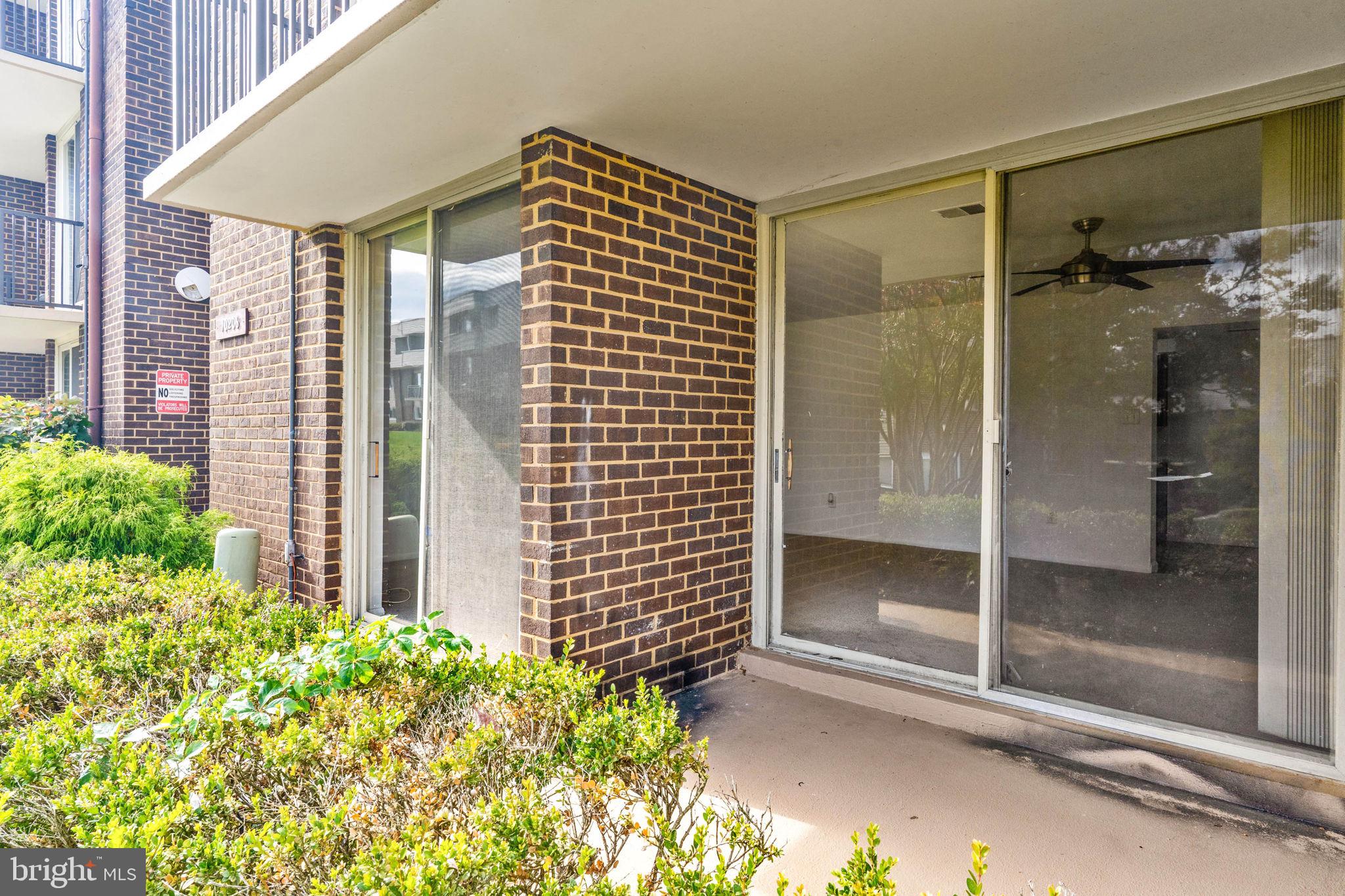 TREETOP CONDO - Residential Lease