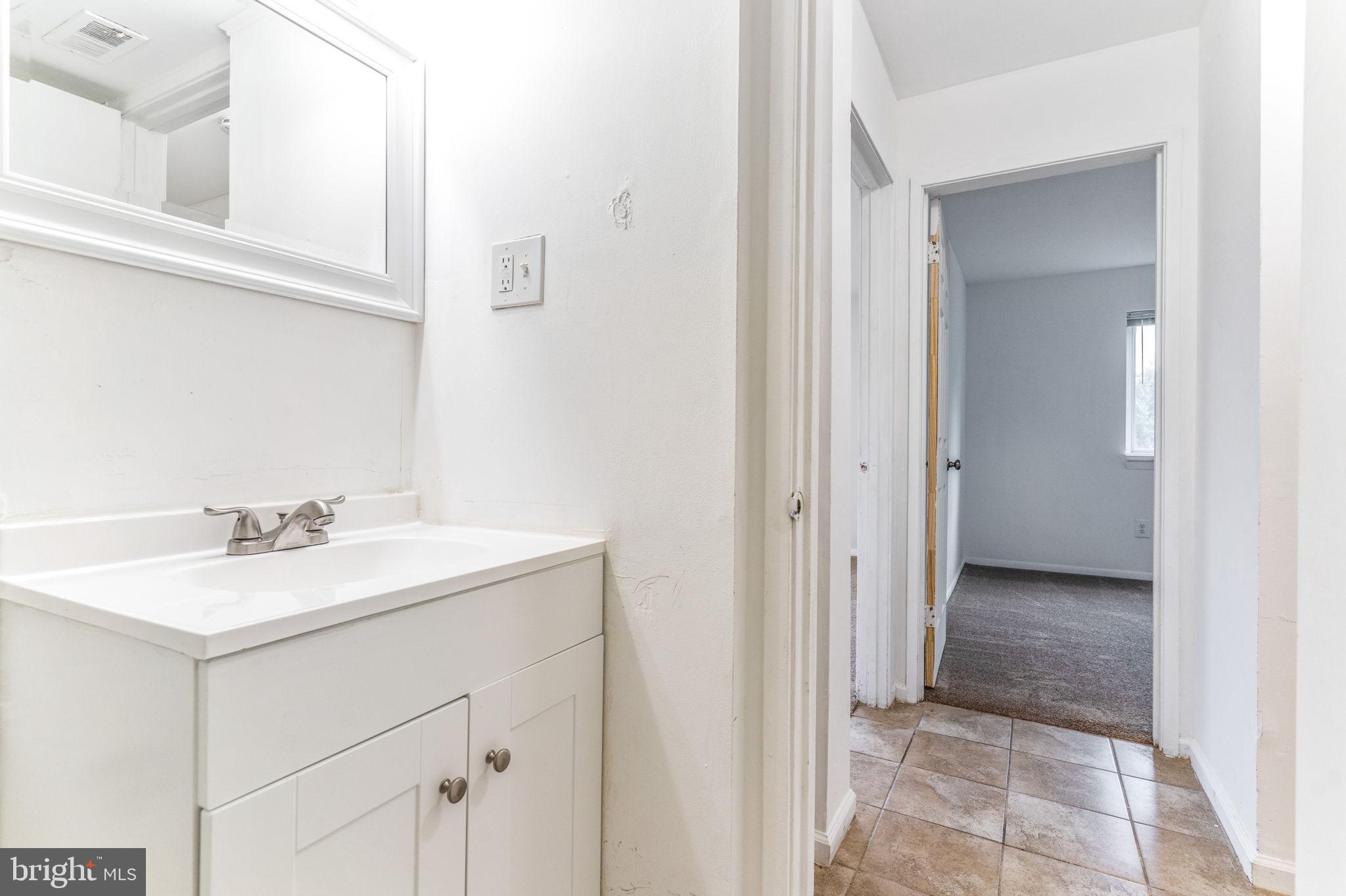 TREETOP CONDO - Residential Lease