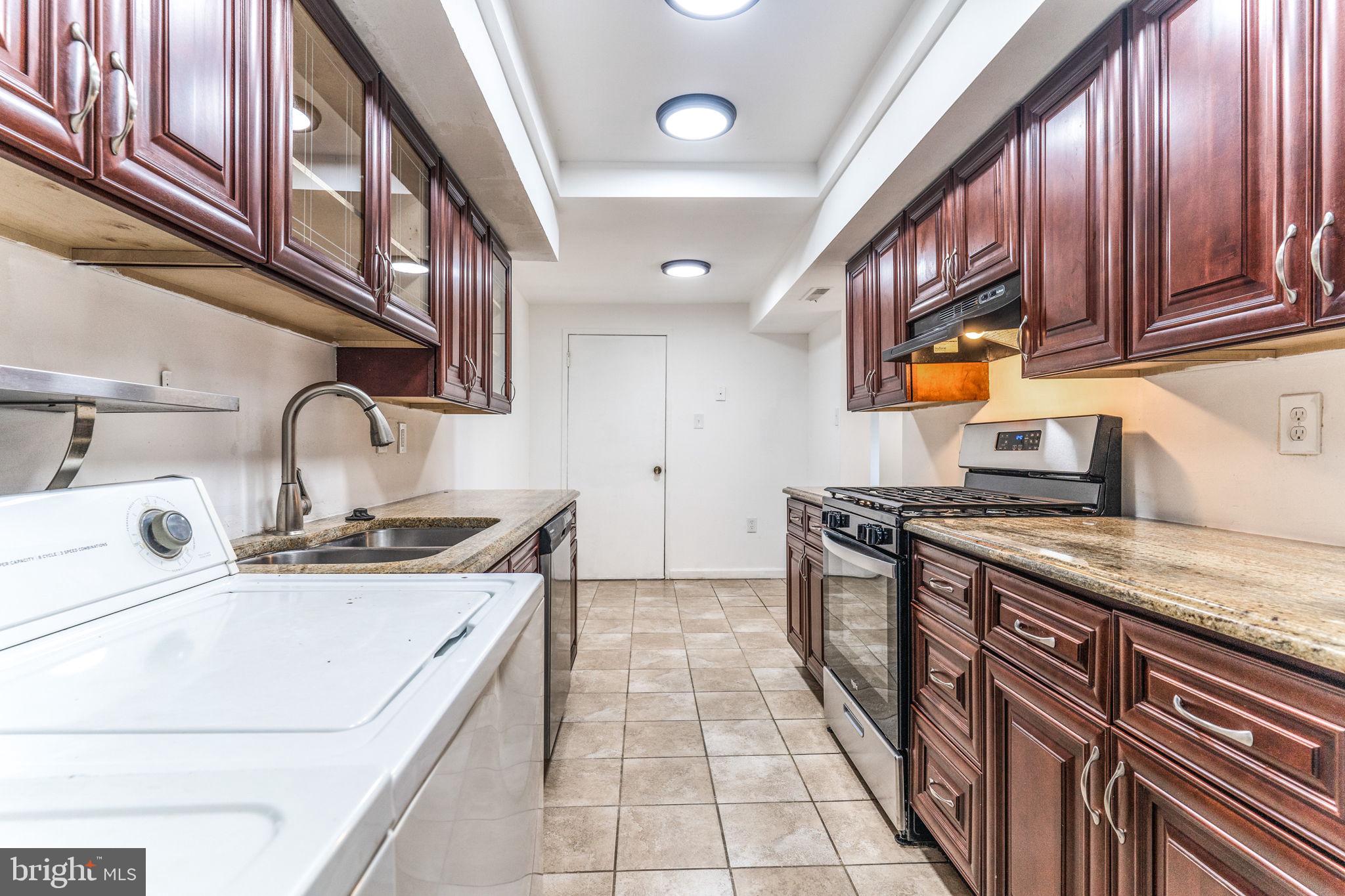 TREETOP CONDO - Residential Lease