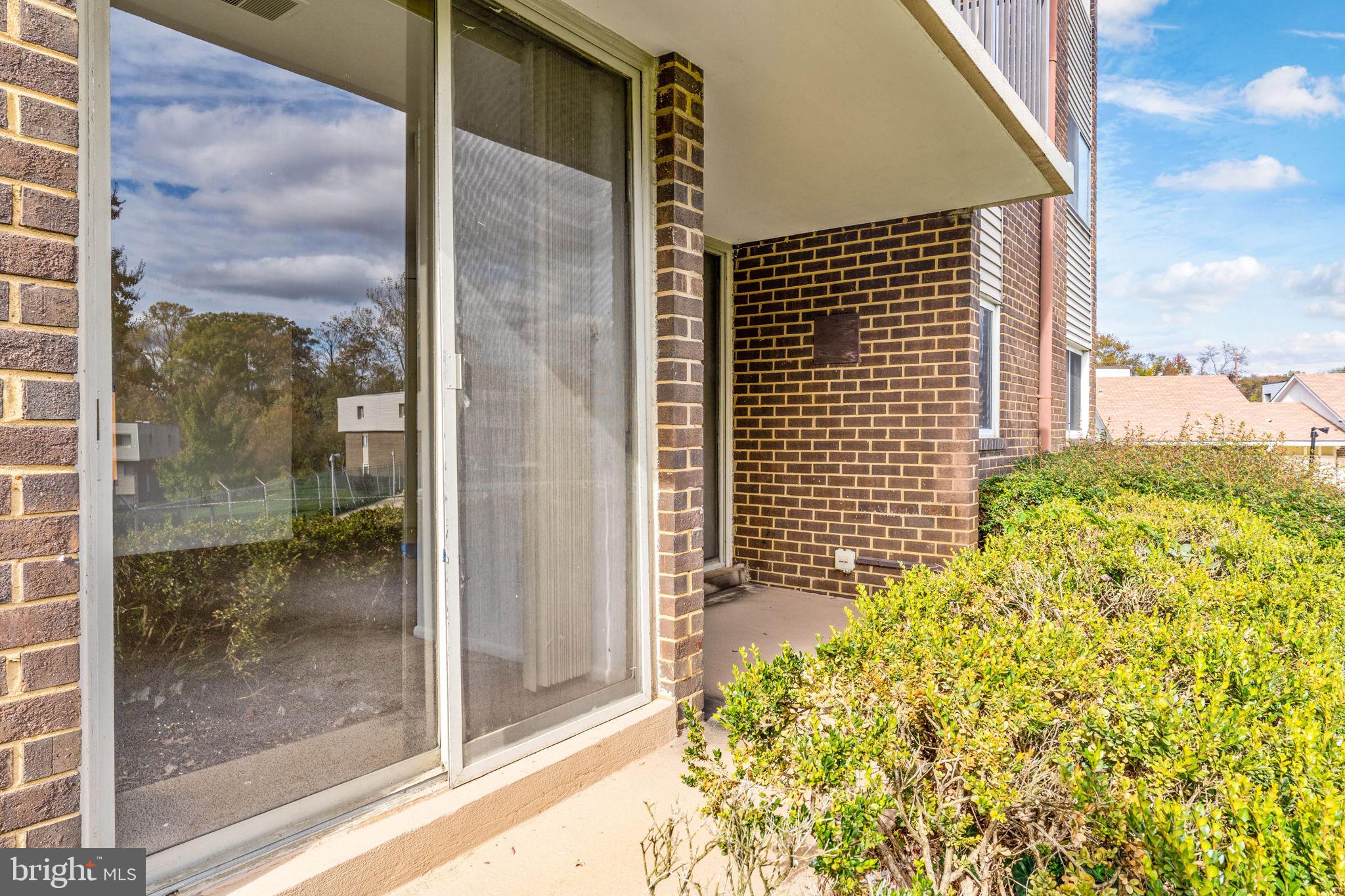 TREETOP CONDO - Residential Lease