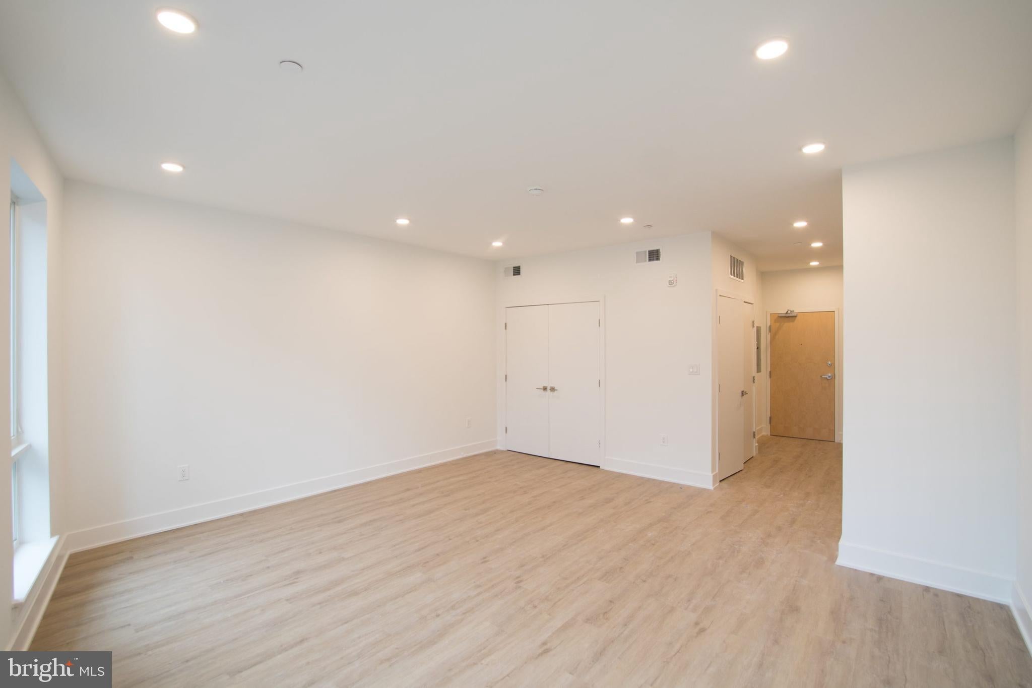 1325 N LEE STREET UNIT 401