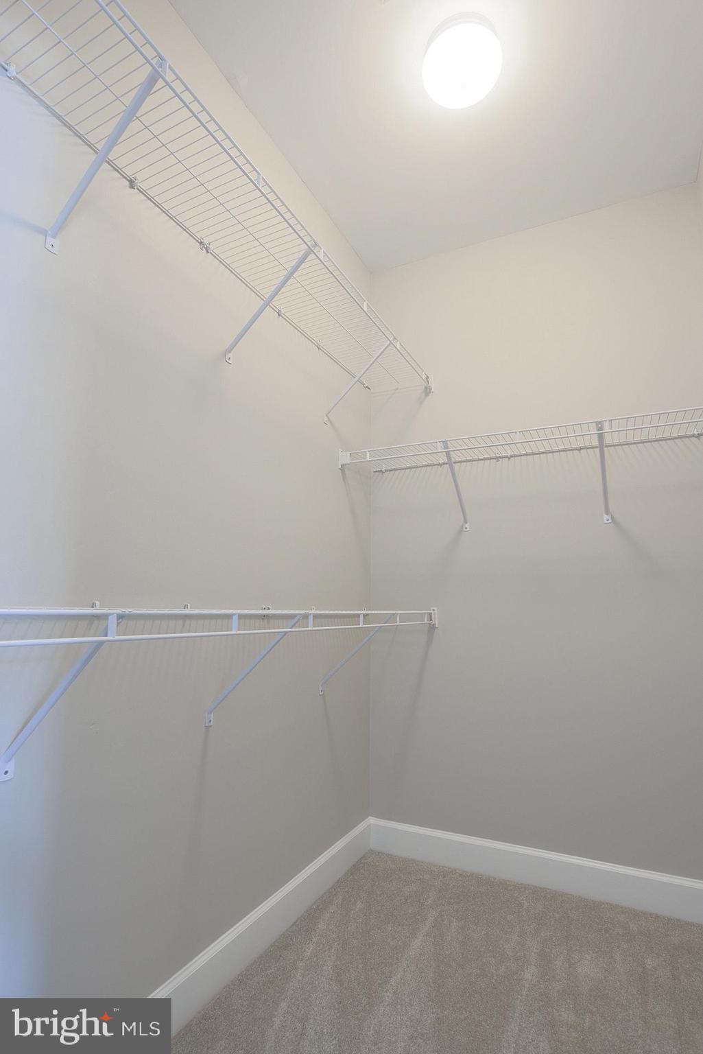 BUCKINGHAM STATION - Residential Lease