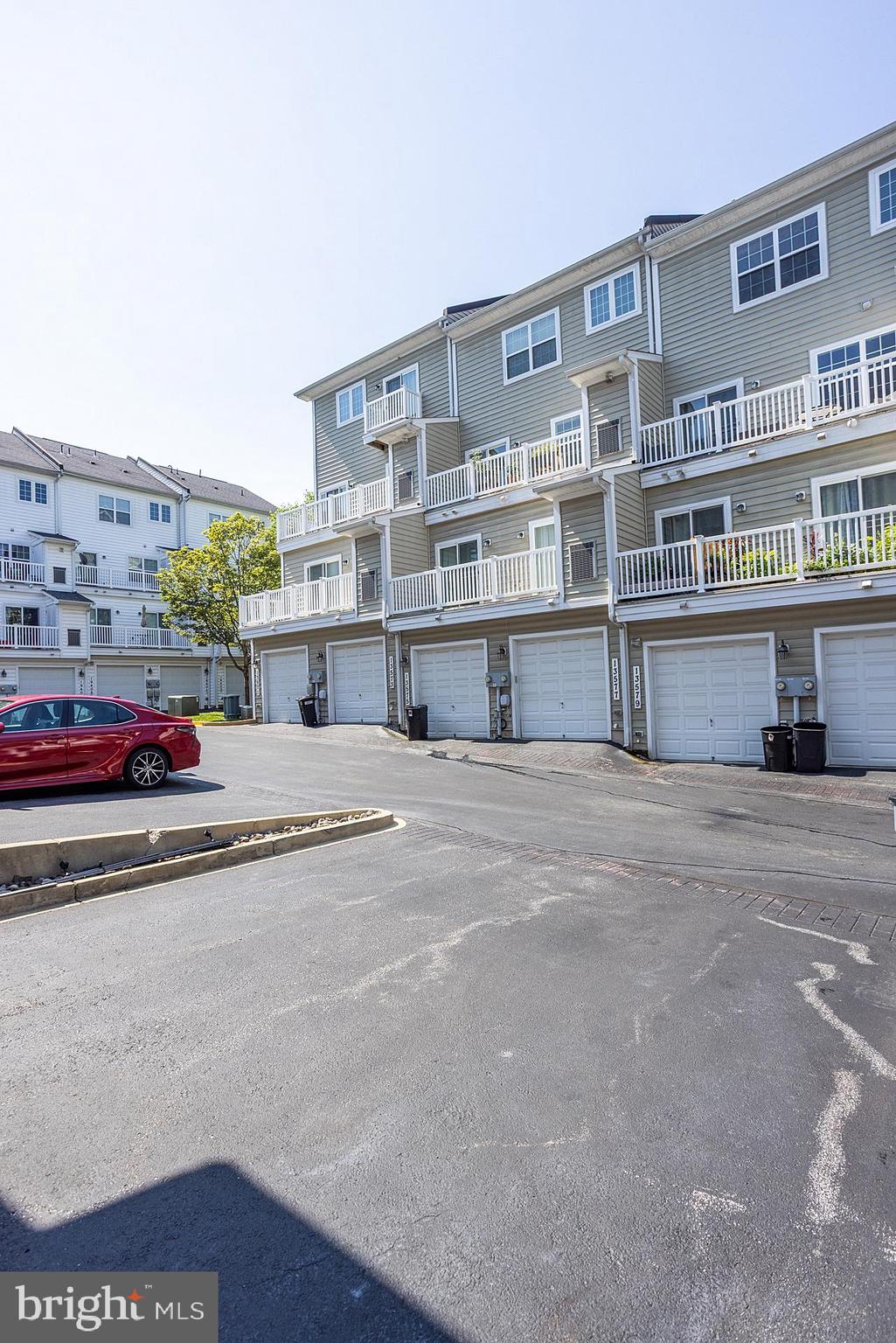 BUCKINGHAM STATION - Residential Lease