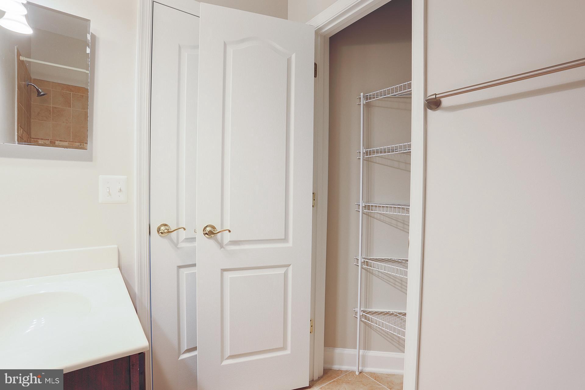 BUCKINGHAM STATION - Residential Lease