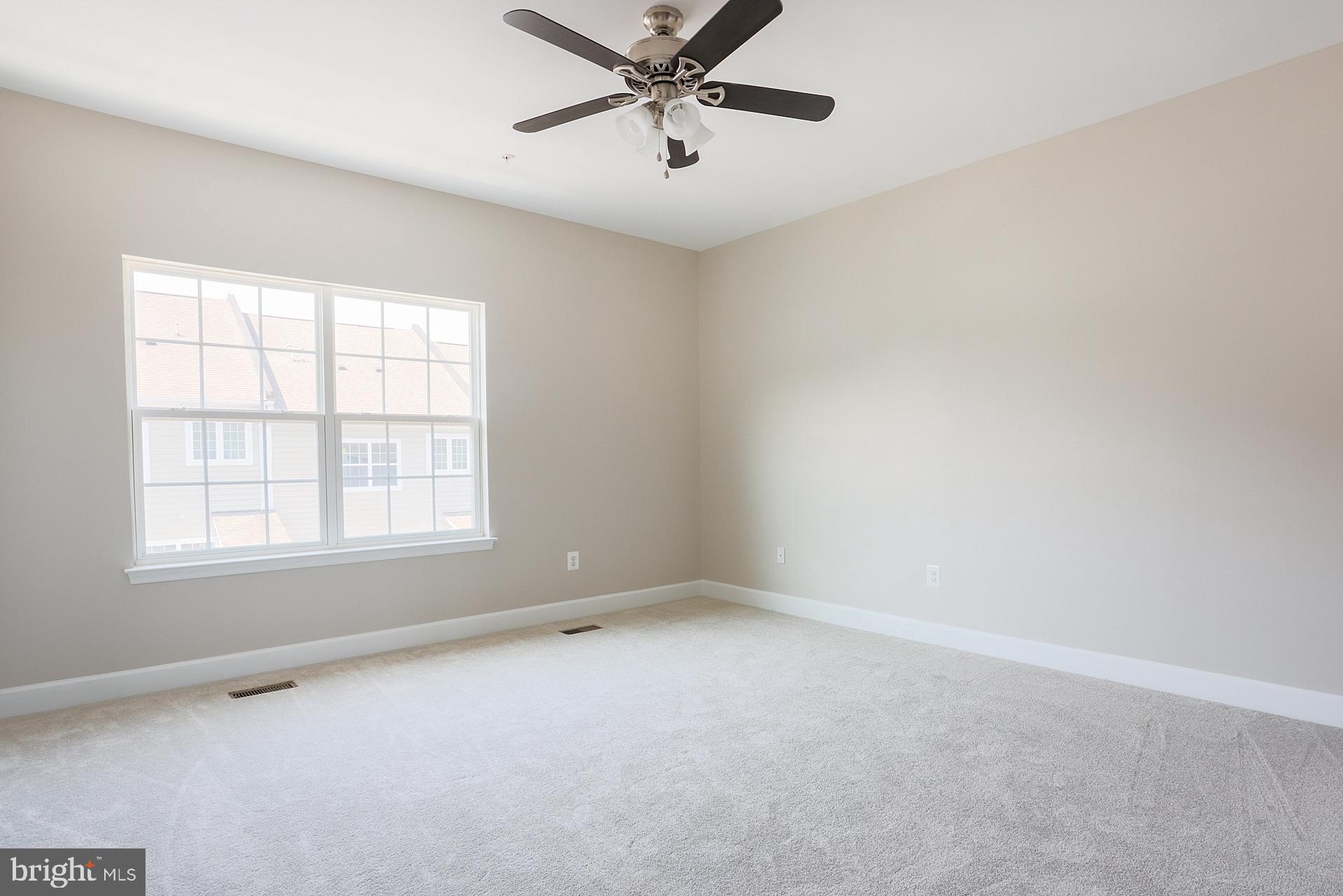 BUCKINGHAM STATION - Residential Lease