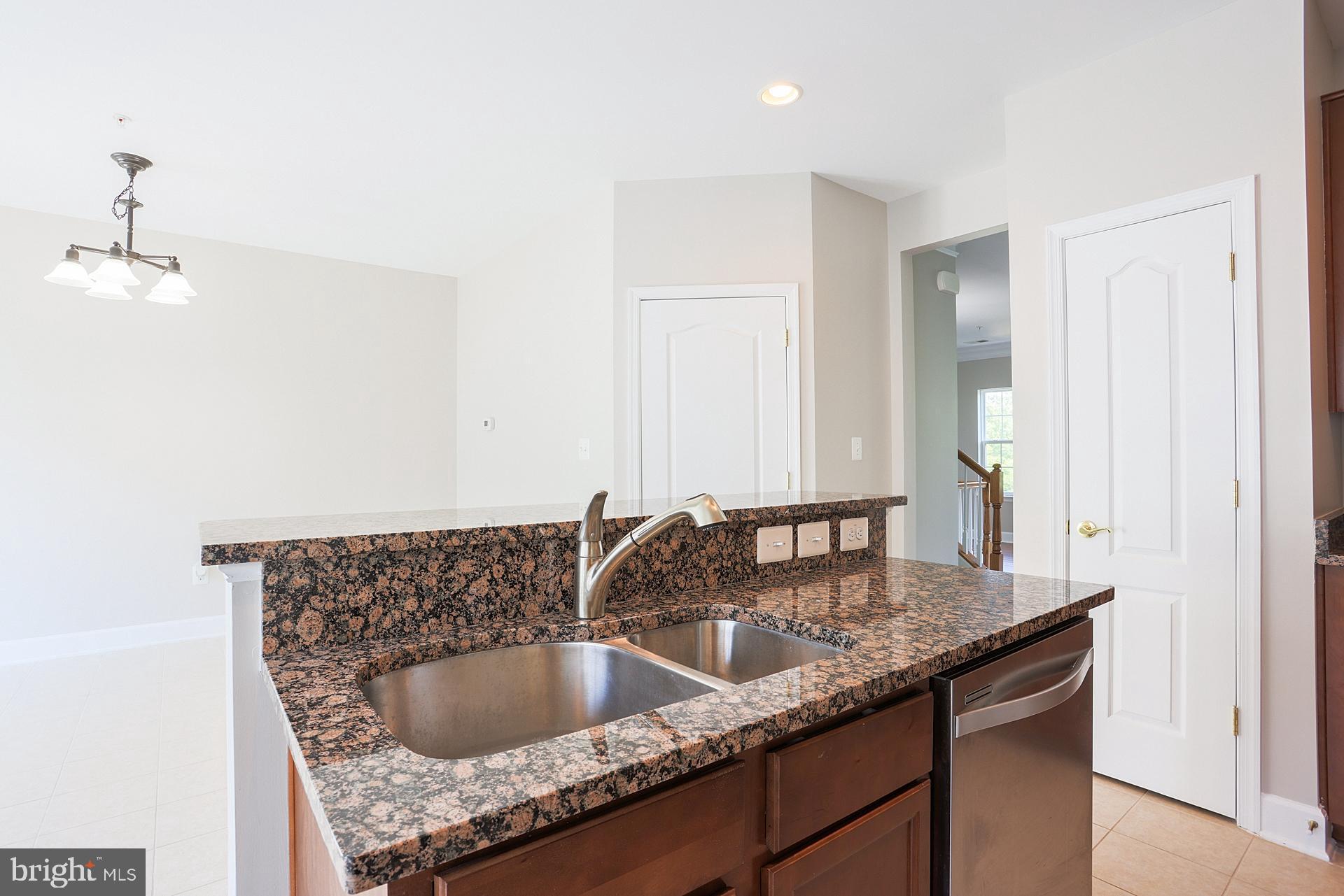 BUCKINGHAM STATION - Residential Lease