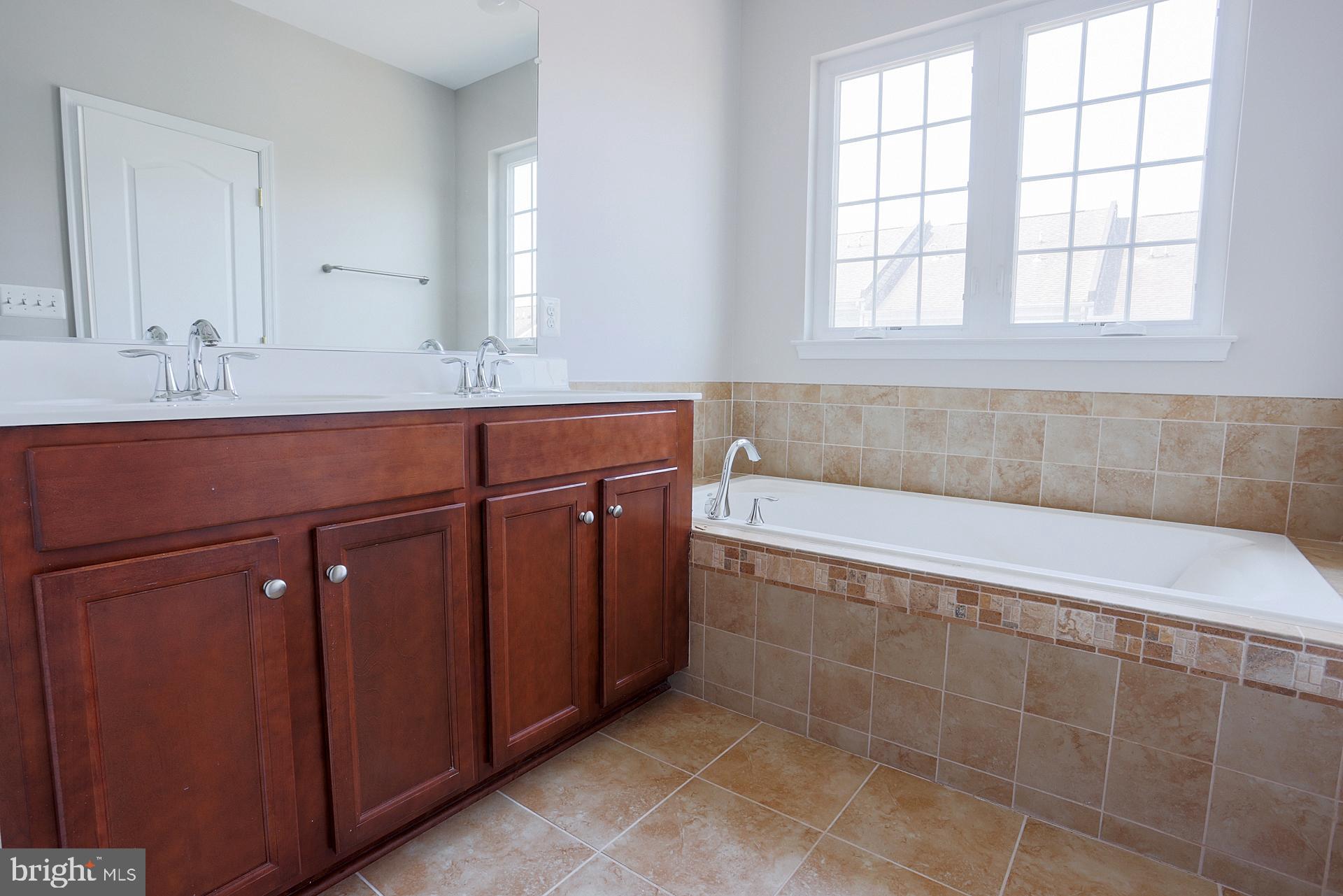 BUCKINGHAM STATION - Residential Lease