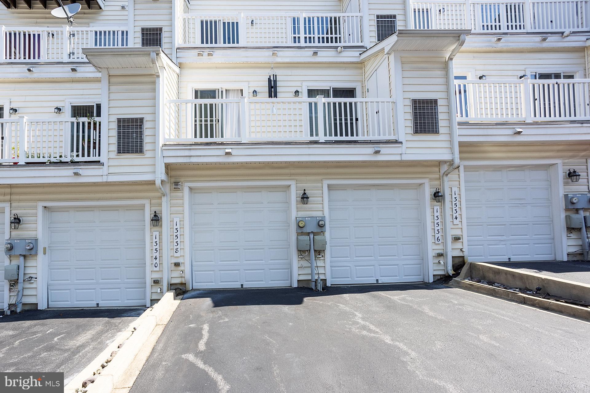 BUCKINGHAM STATION - Residential Lease