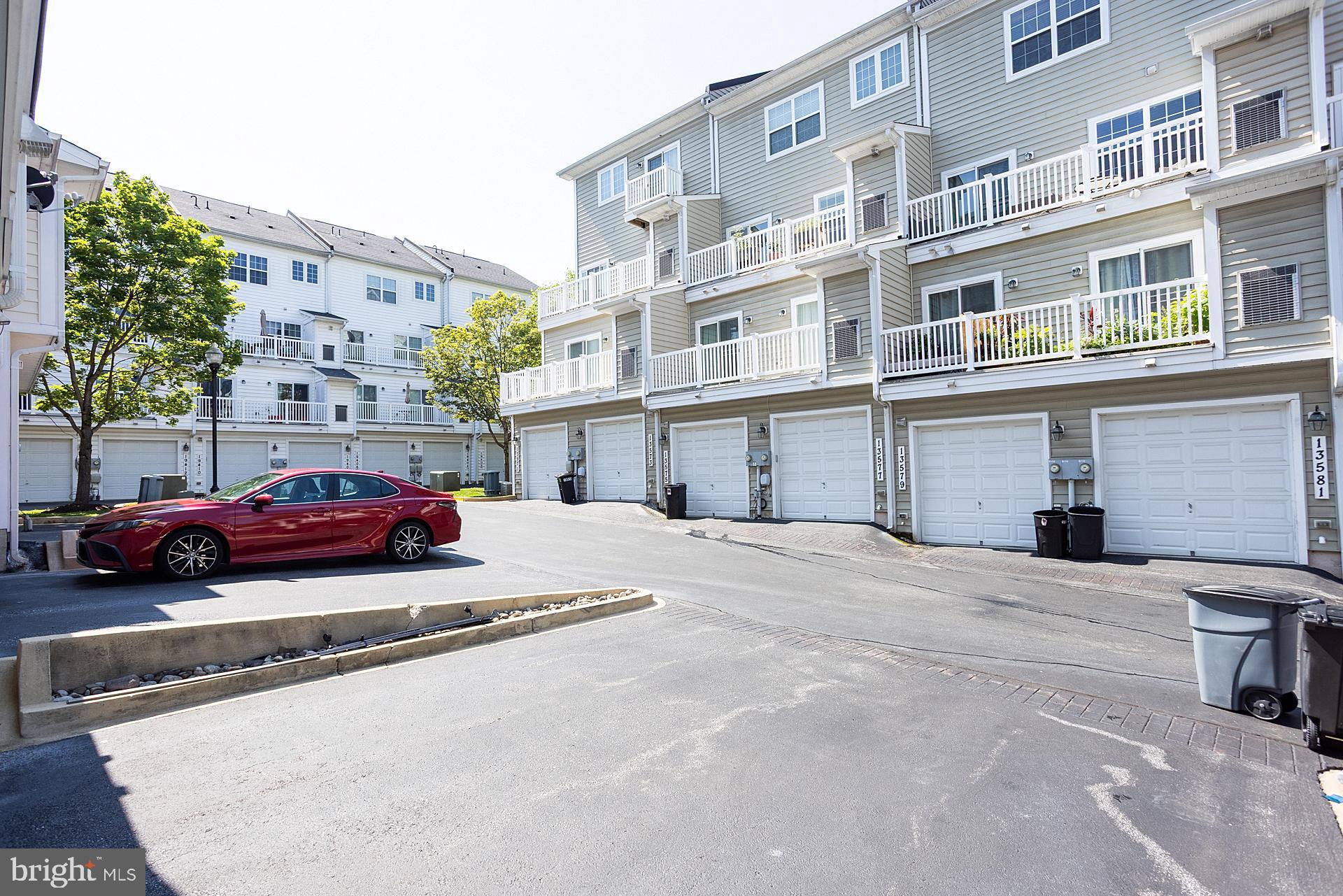 BUCKINGHAM STATION - Residential Lease