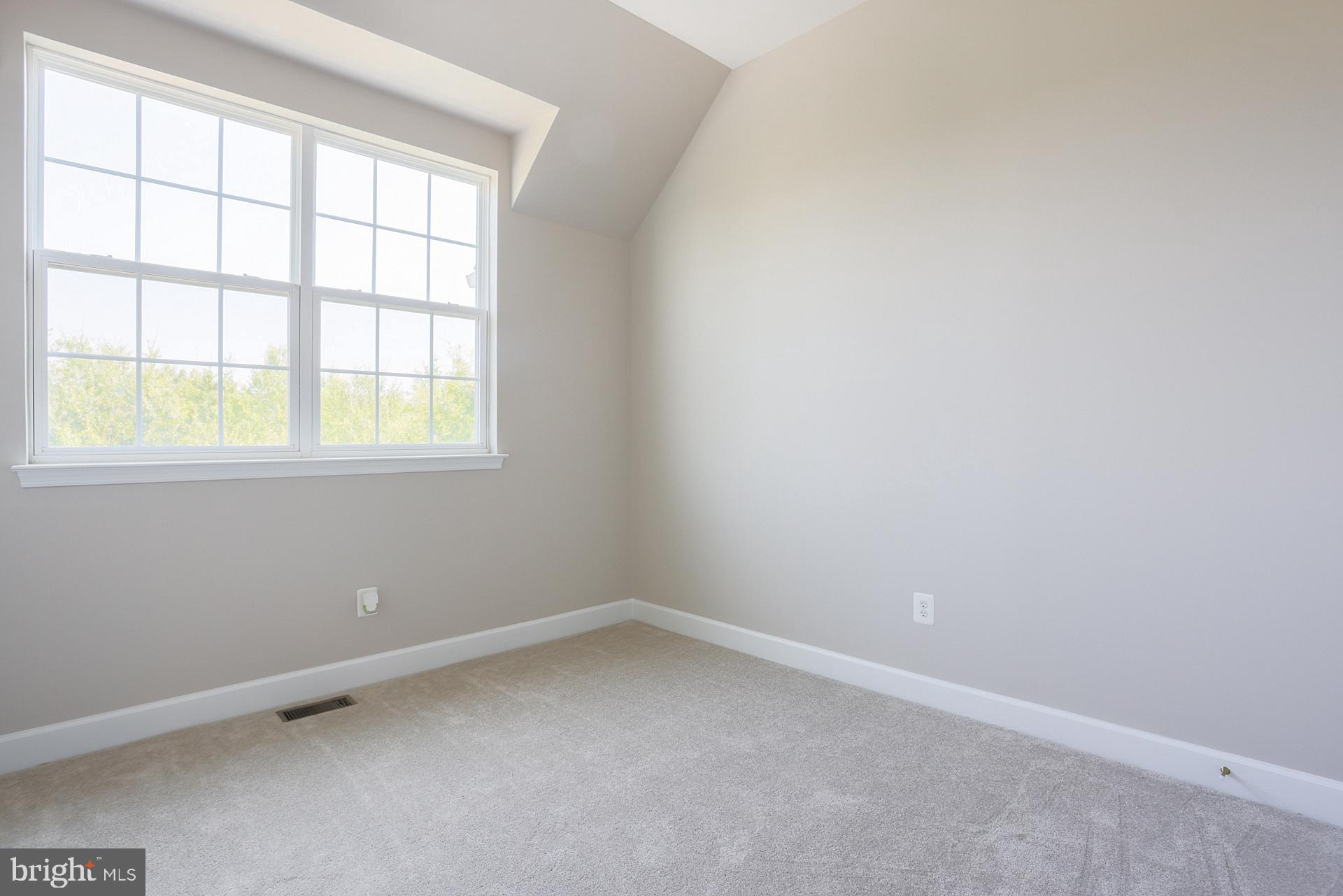 BUCKINGHAM STATION - Residential Lease