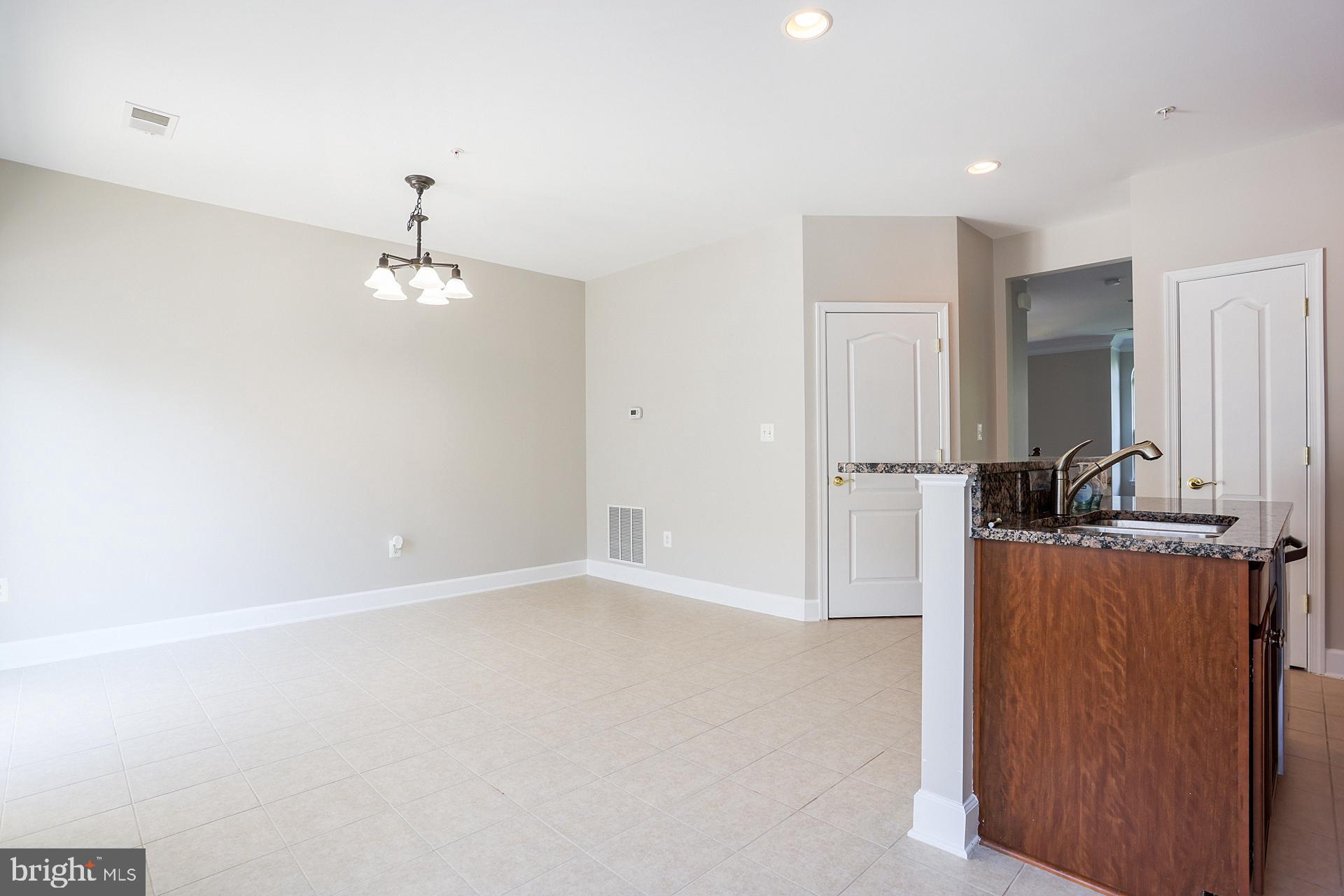 BUCKINGHAM STATION - Residential Lease