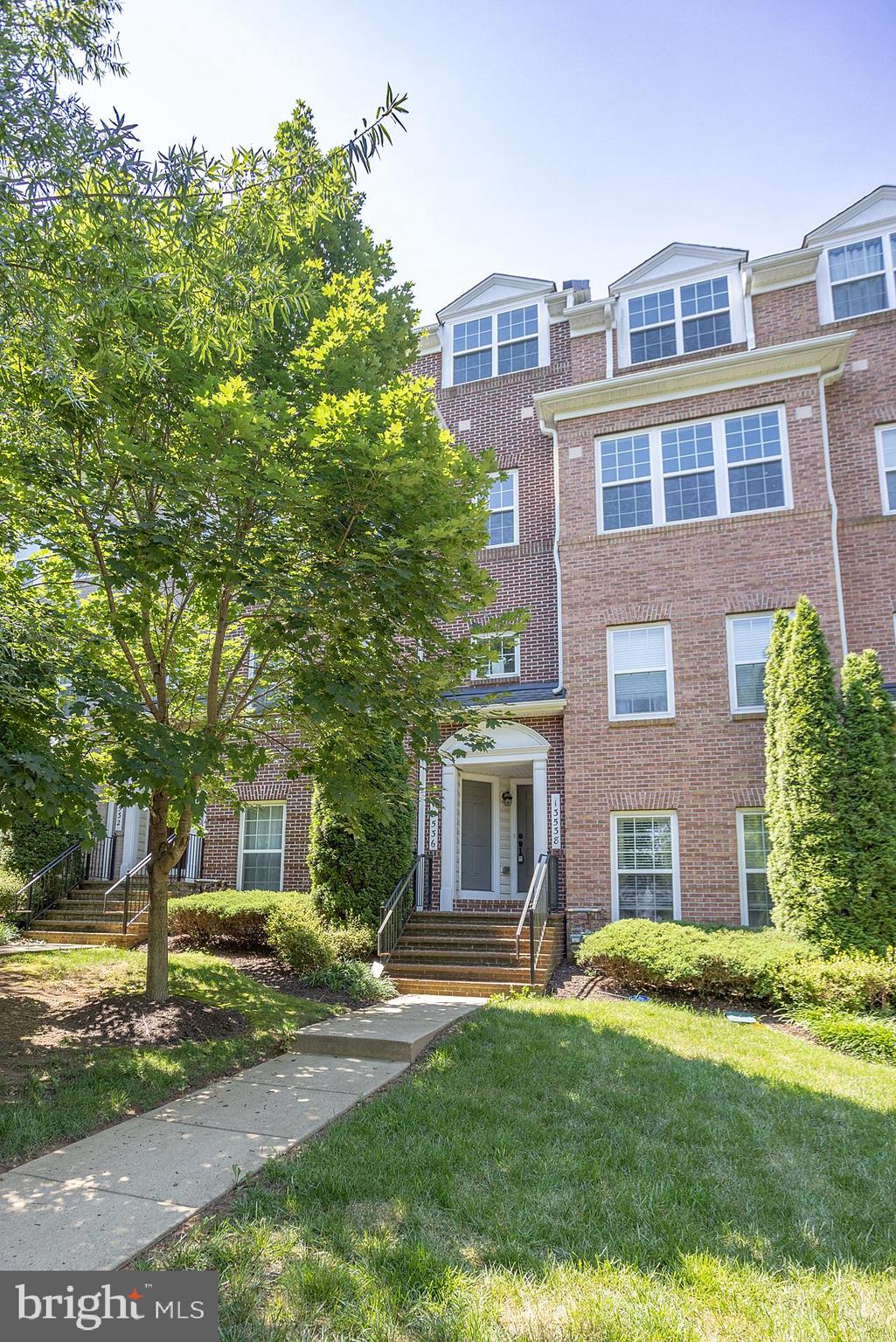 BUCKINGHAM STATION - Residential Lease