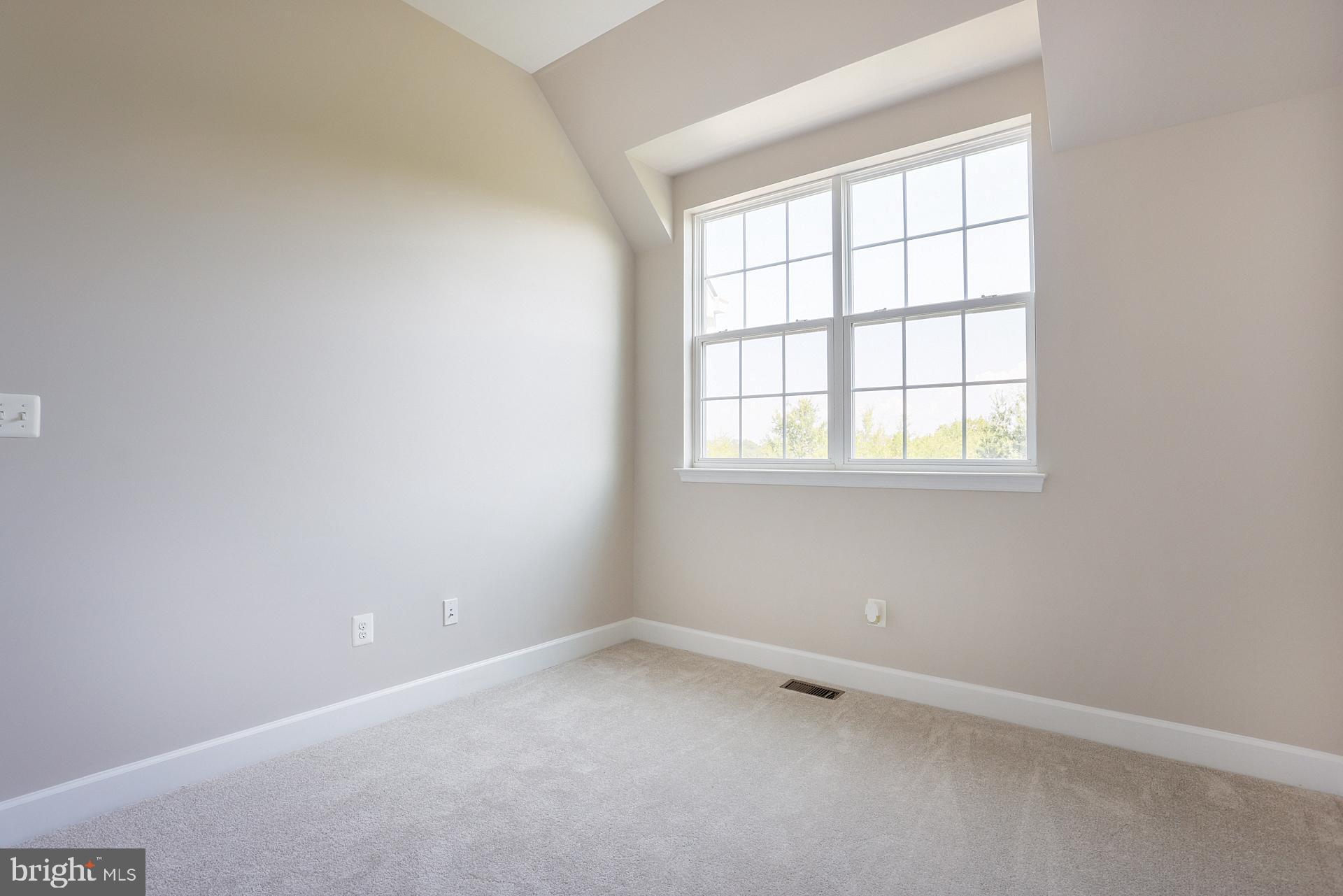 BUCKINGHAM STATION - Residential Lease