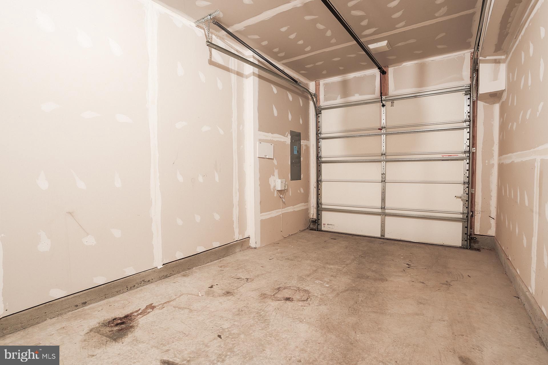 BUCKINGHAM STATION - Residential Lease