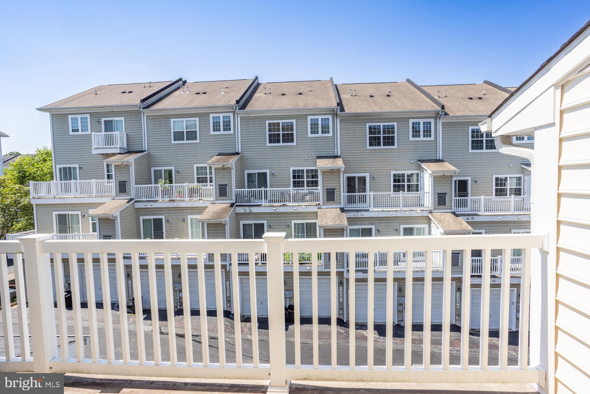 BUCKINGHAM STATION - Residential Lease