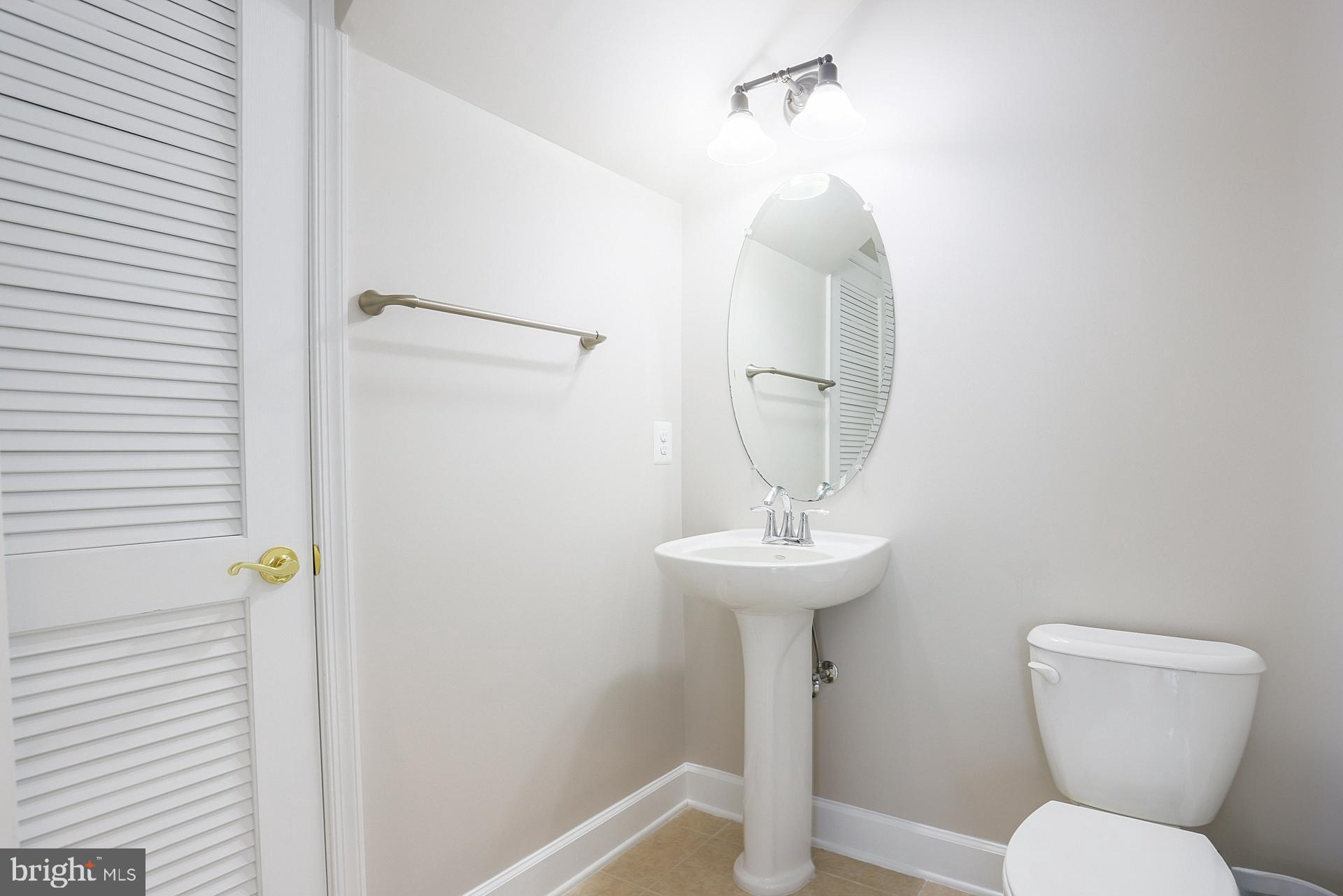 BUCKINGHAM STATION - Residential Lease