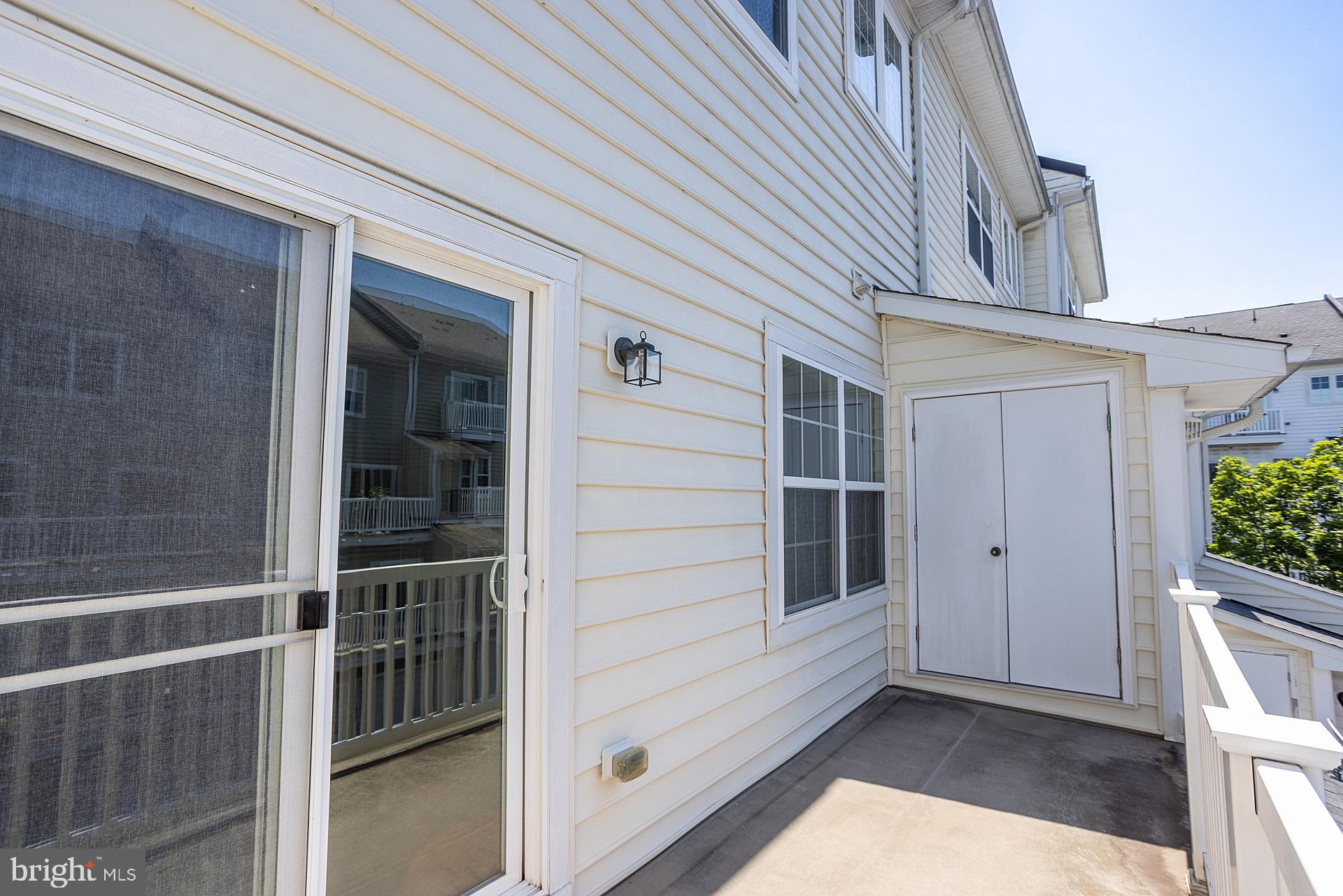 BUCKINGHAM STATION - Residential Lease