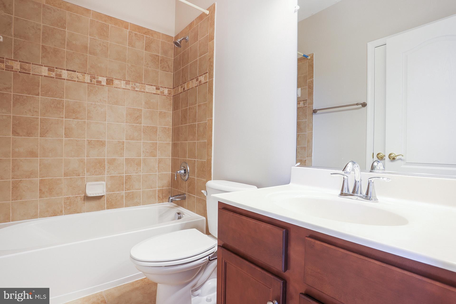 BUCKINGHAM STATION - Residential Lease