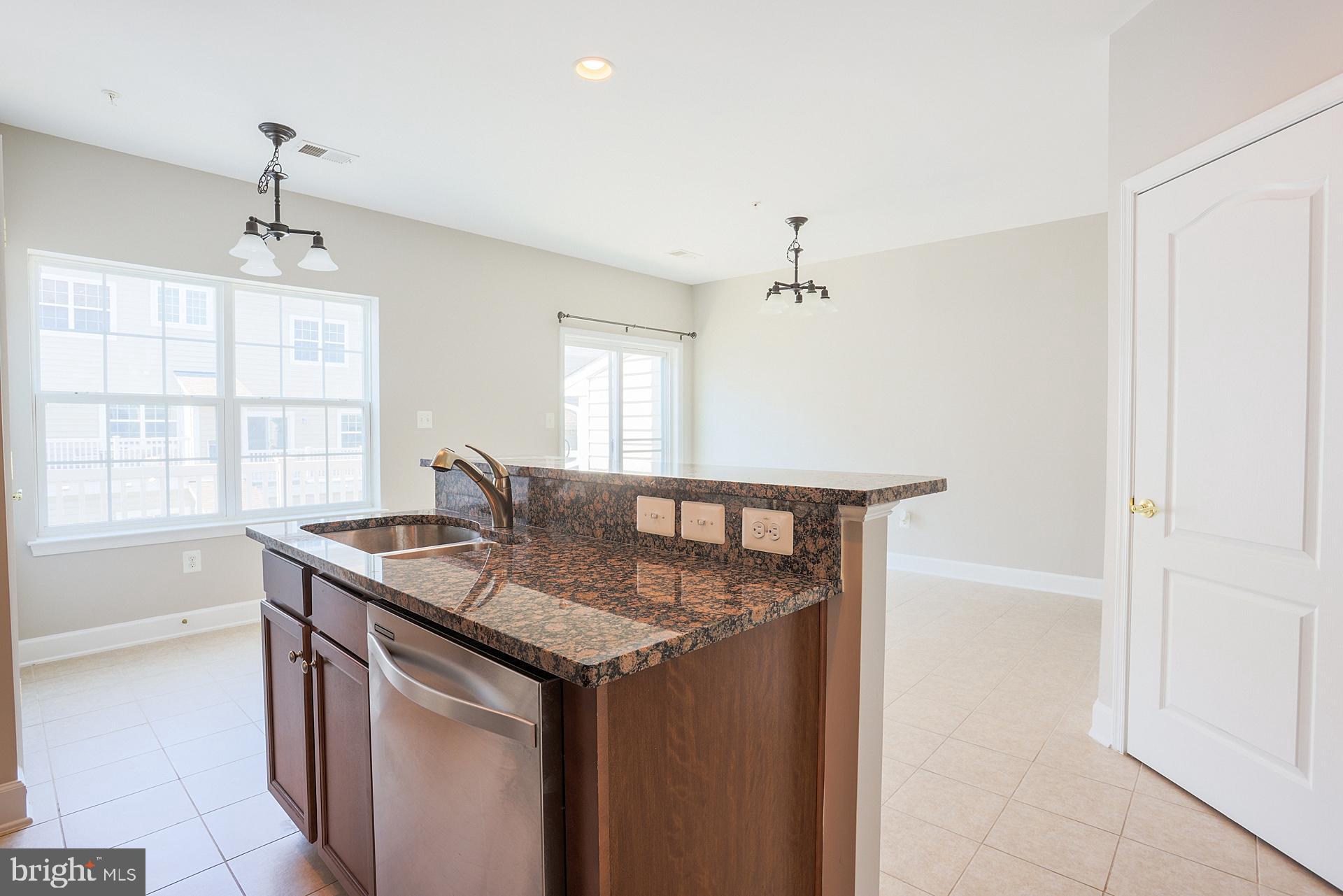 BUCKINGHAM STATION - Residential Lease