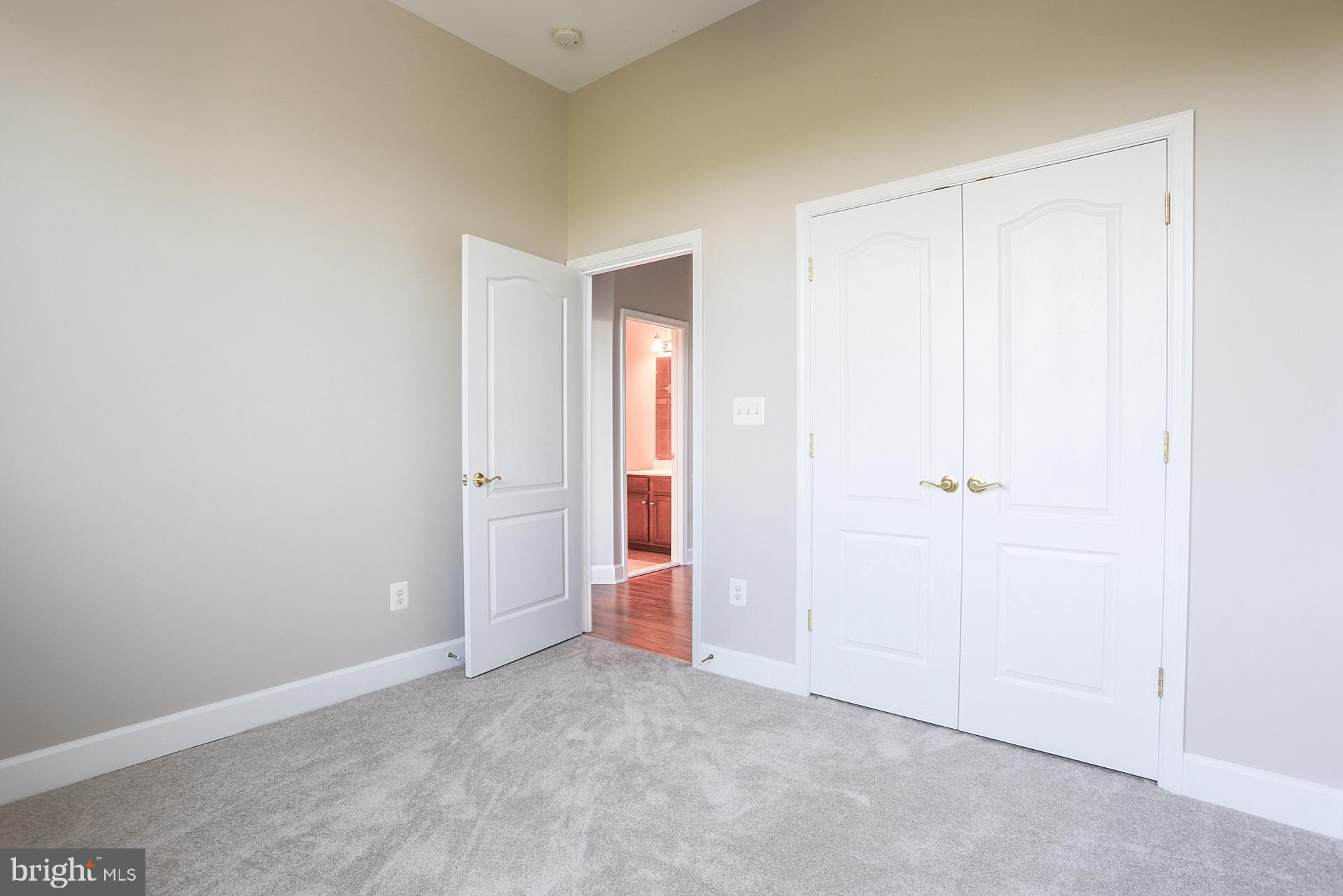 BUCKINGHAM STATION - Residential Lease