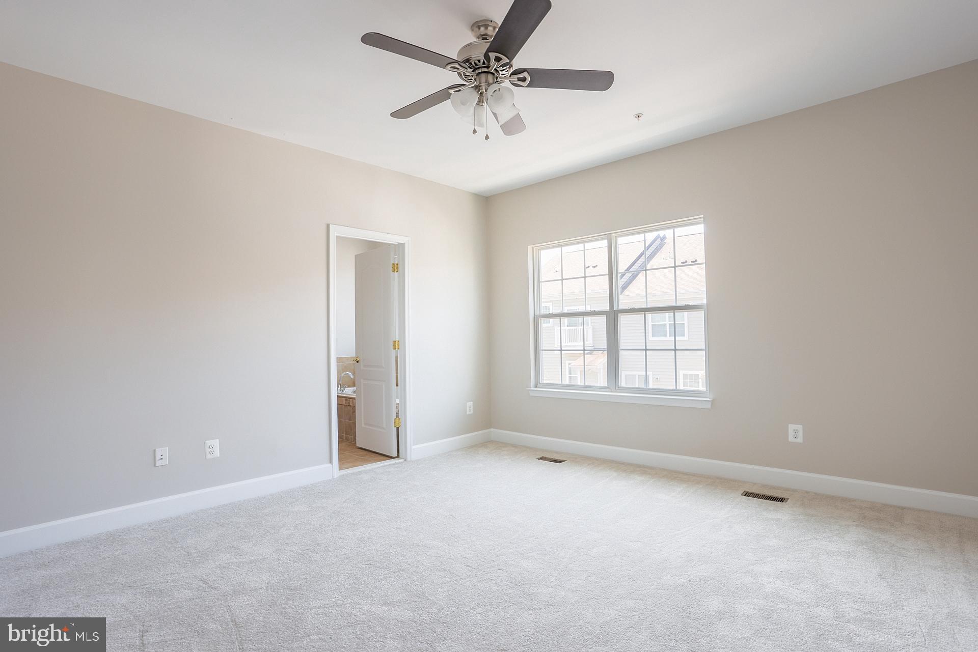 BUCKINGHAM STATION - Residential Lease