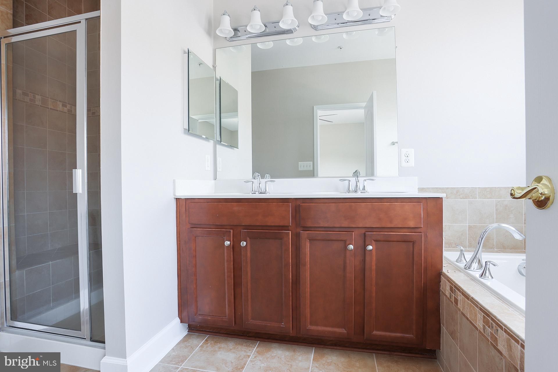 BUCKINGHAM STATION - Residential Lease