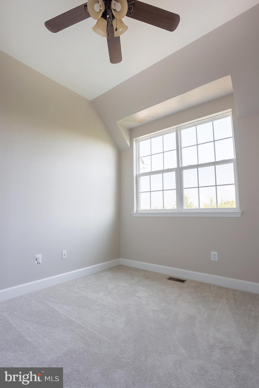 BUCKINGHAM STATION - Residential Lease