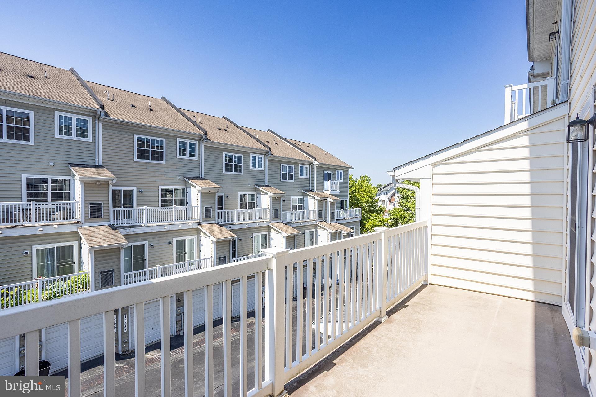 BUCKINGHAM STATION - Residential Lease