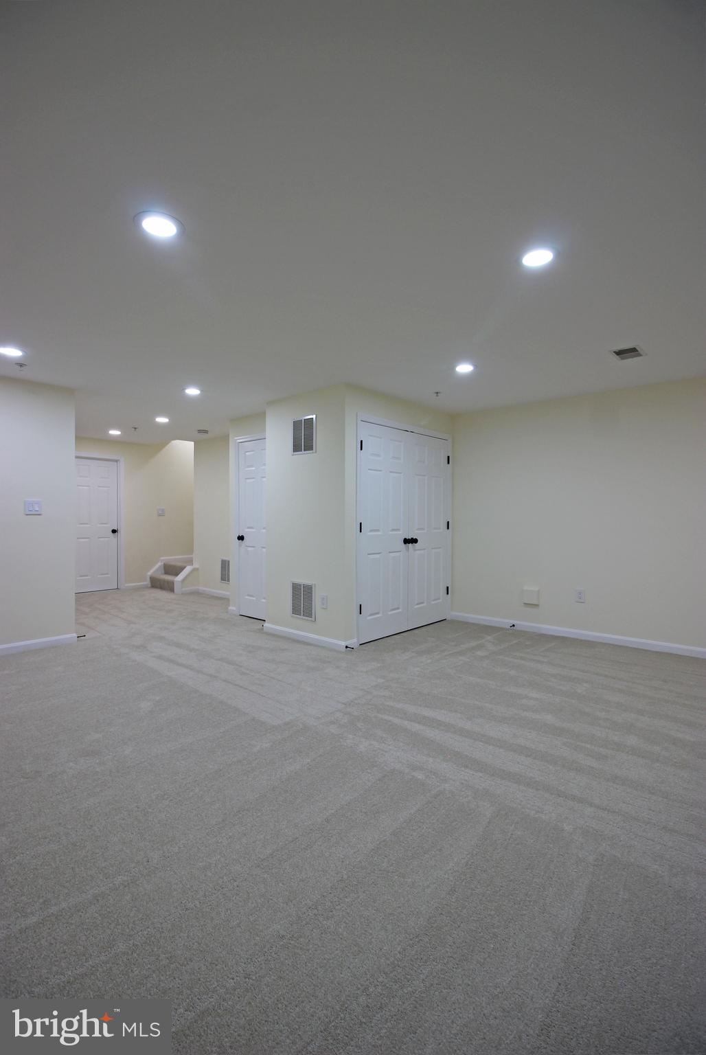 VILLAGES OF URBANA - Residential Lease