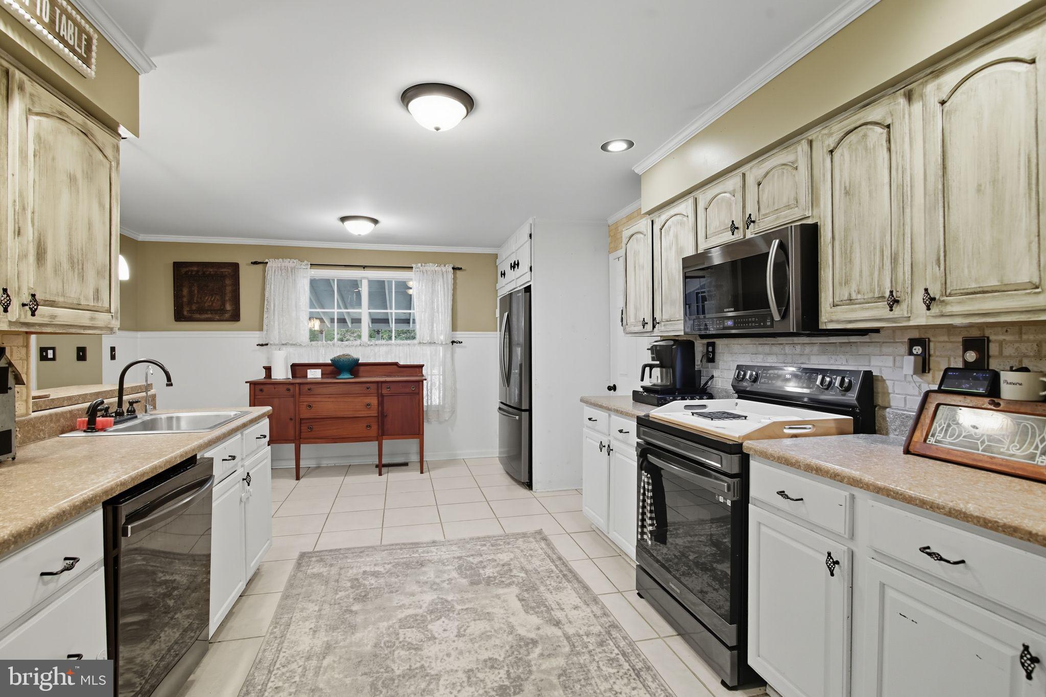 BLACK WALNUT RUN ESTATES - Residential