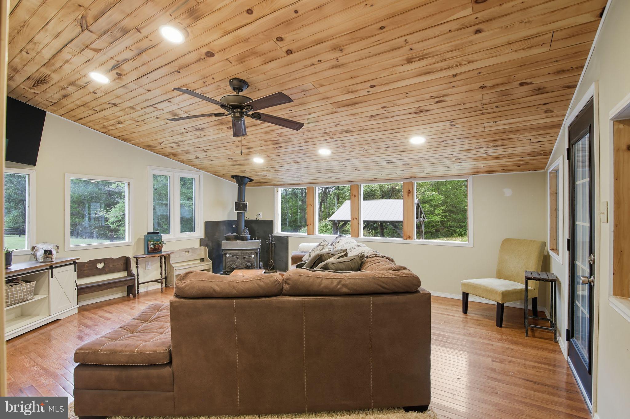 BLACK WALNUT RUN ESTATES - Residential