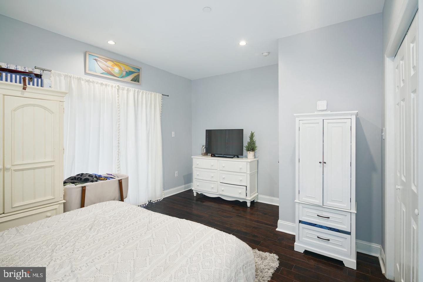 WASHINGTON SQ - Residential Lease