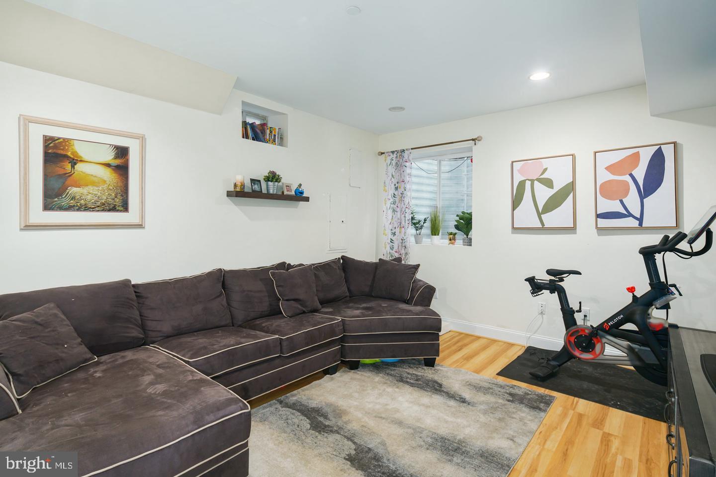 WASHINGTON SQ - Residential Lease