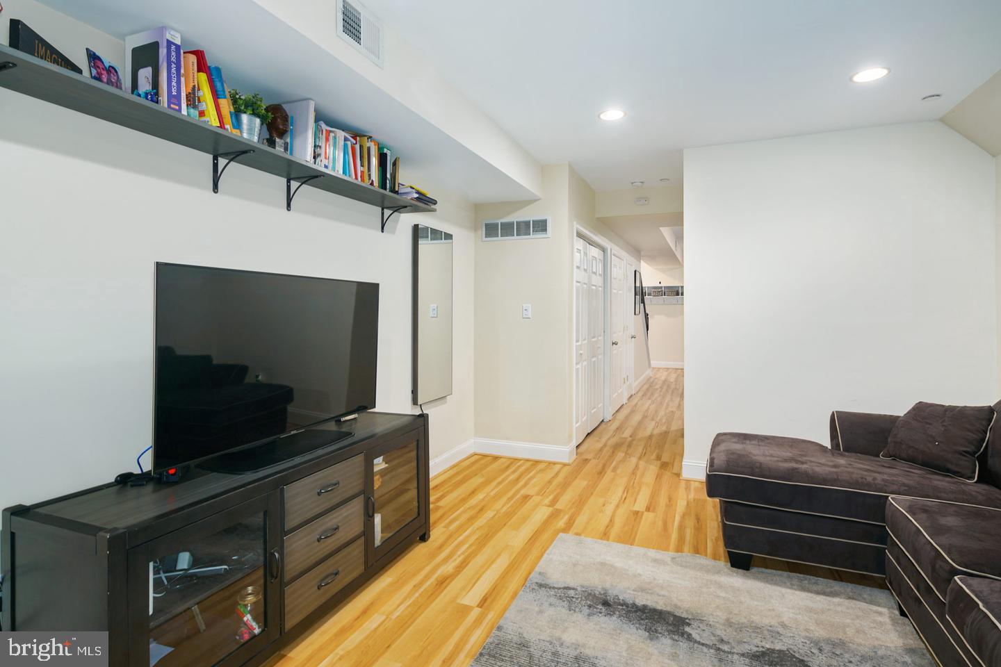 WASHINGTON SQ - Residential Lease