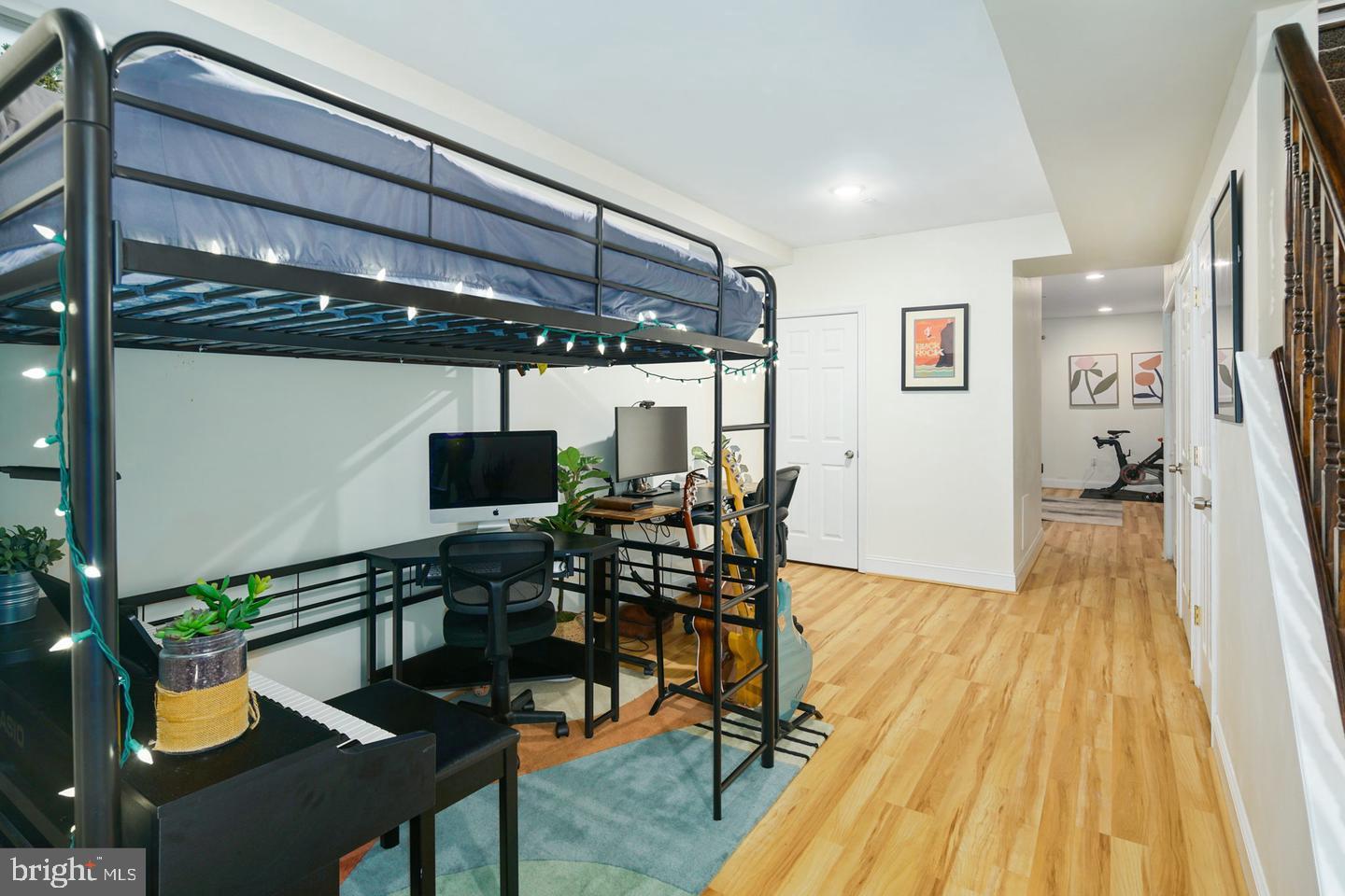 WASHINGTON SQ - Residential Lease