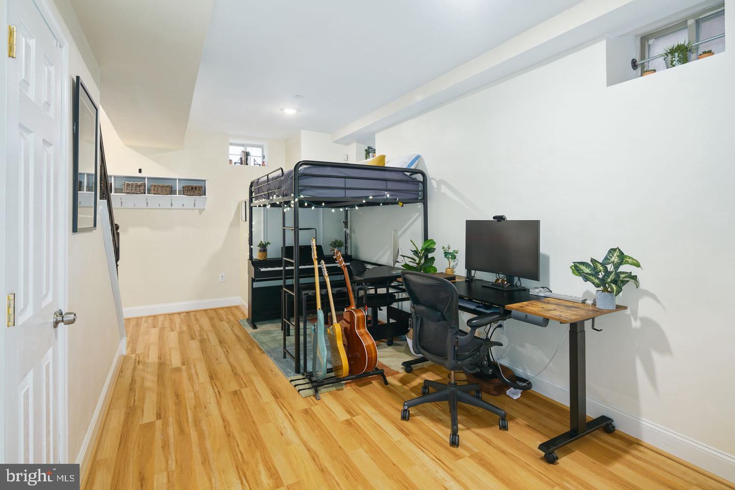 WASHINGTON SQ - Residential Lease