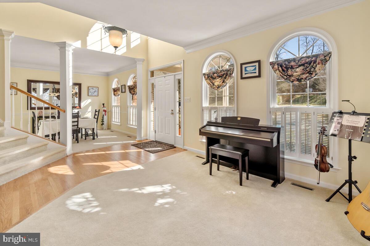 WINDSOR KNOLLS - Residential