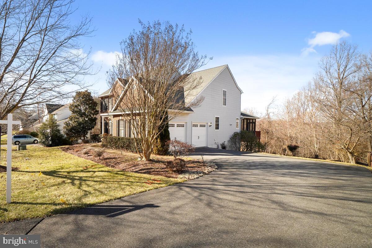 WINDSOR KNOLLS - Residential