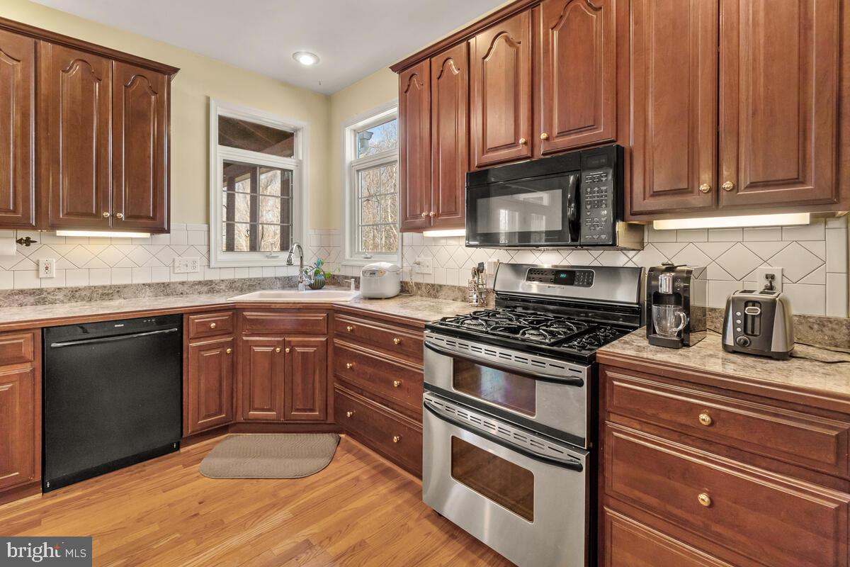 WINDSOR KNOLLS - Residential