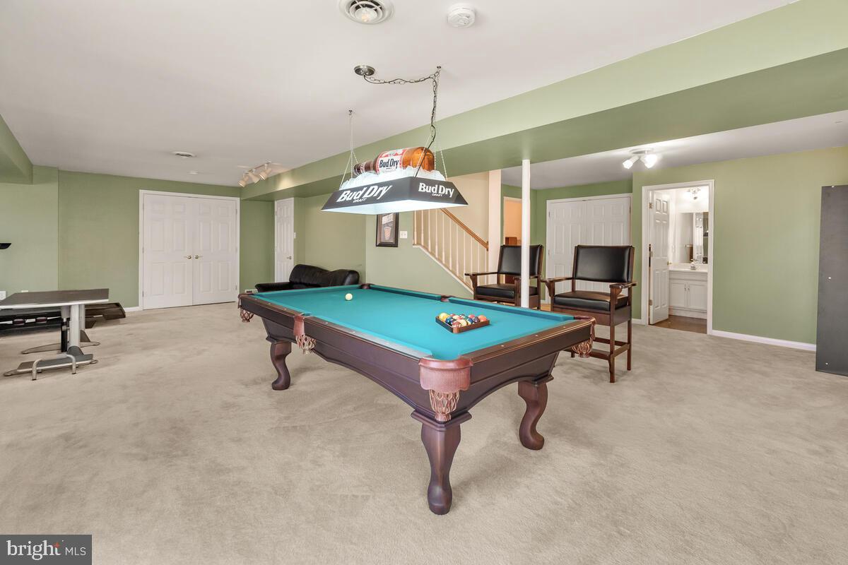 WINDSOR KNOLLS - Residential