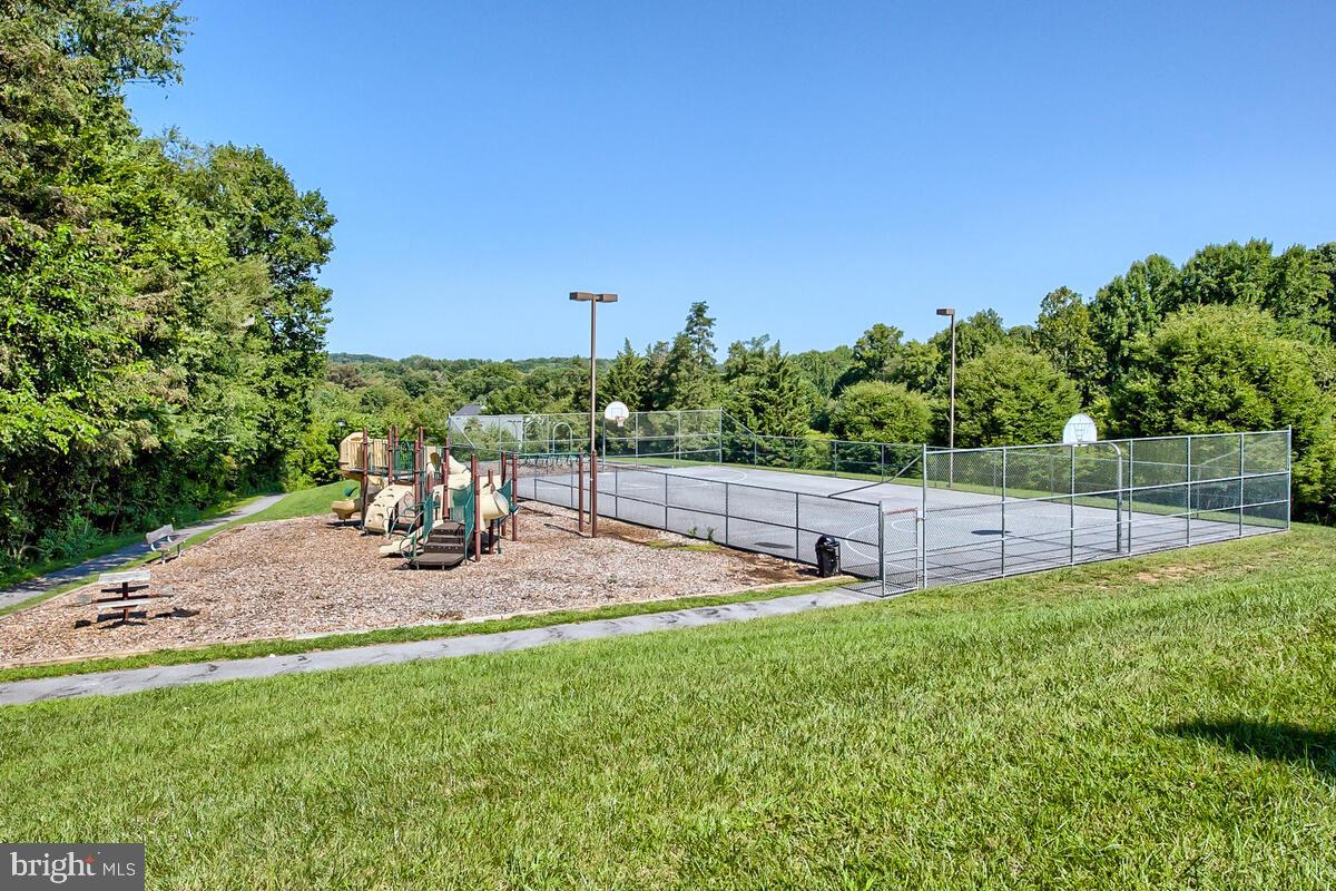 WINDSOR KNOLLS - Residential