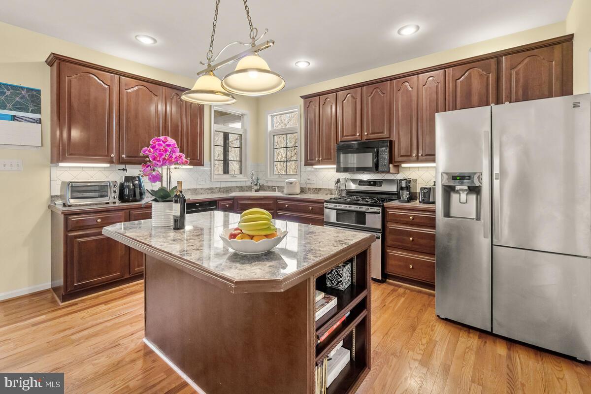 WINDSOR KNOLLS - Residential