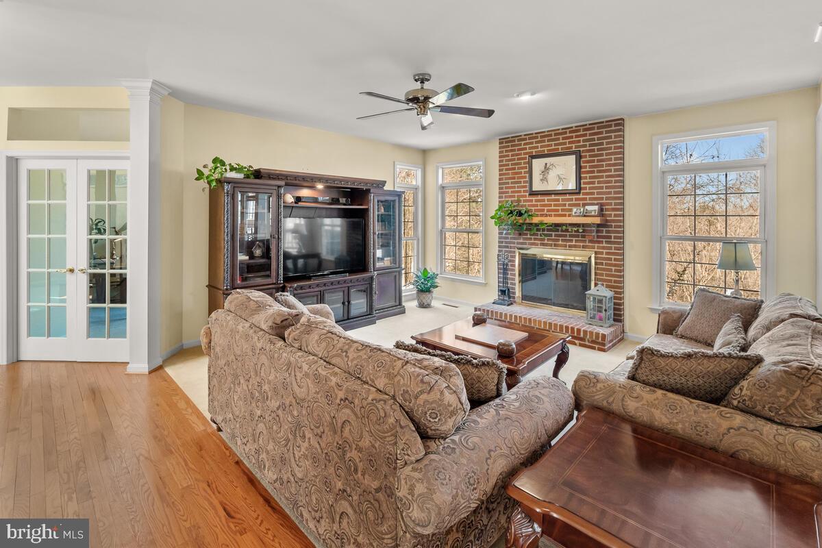 WINDSOR KNOLLS - Residential