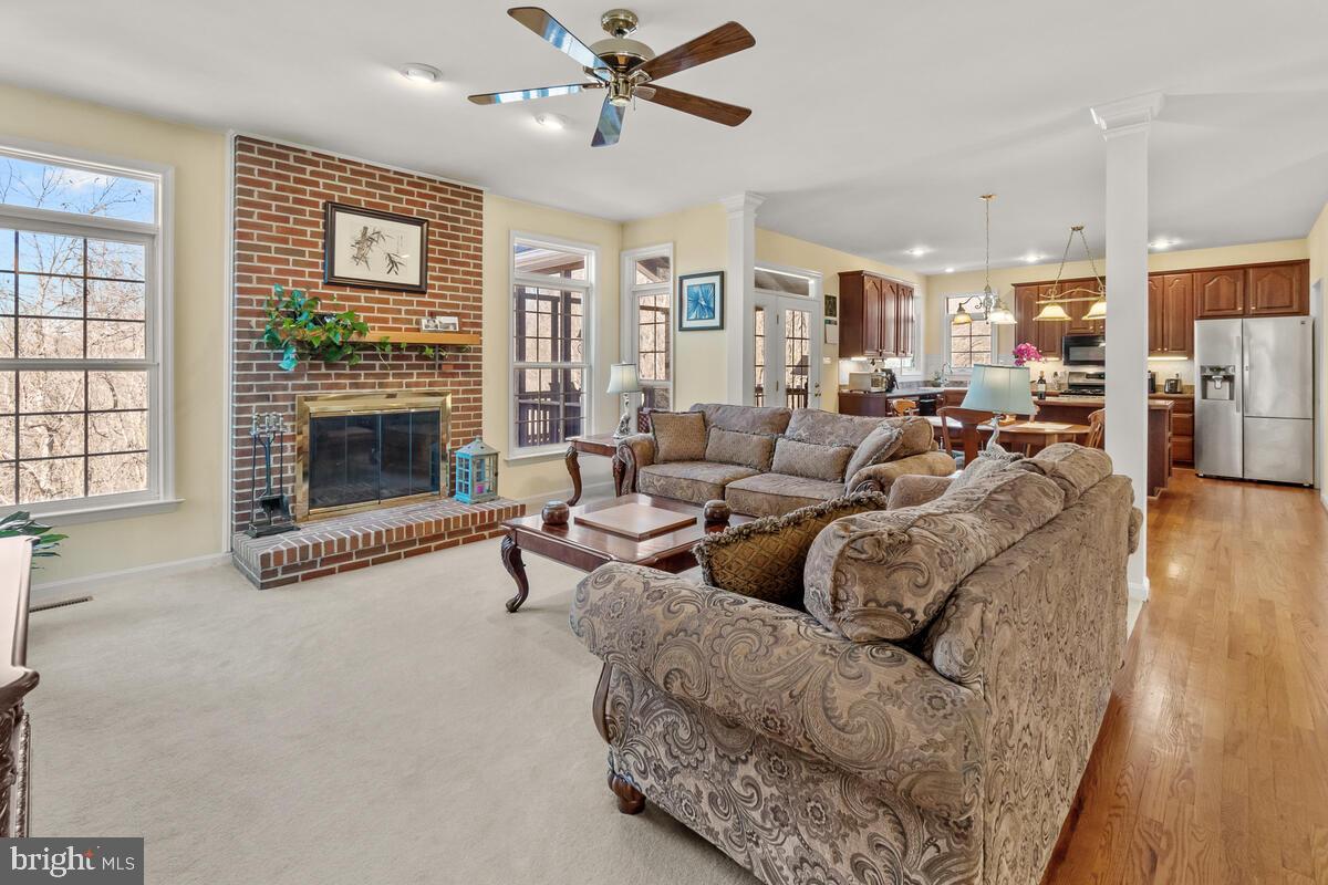 WINDSOR KNOLLS - Residential