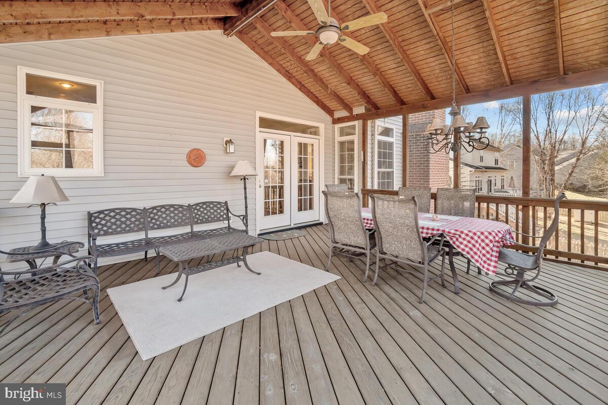 WINDSOR KNOLLS - Residential