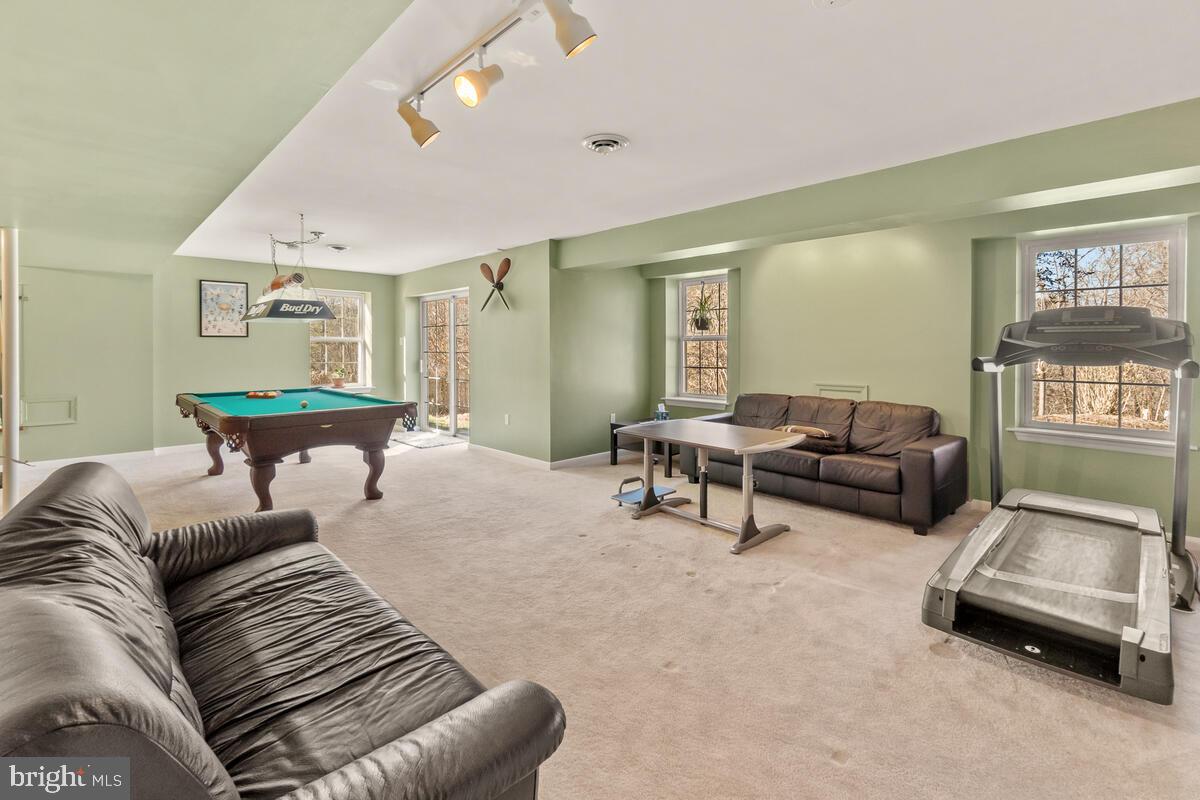 WINDSOR KNOLLS - Residential