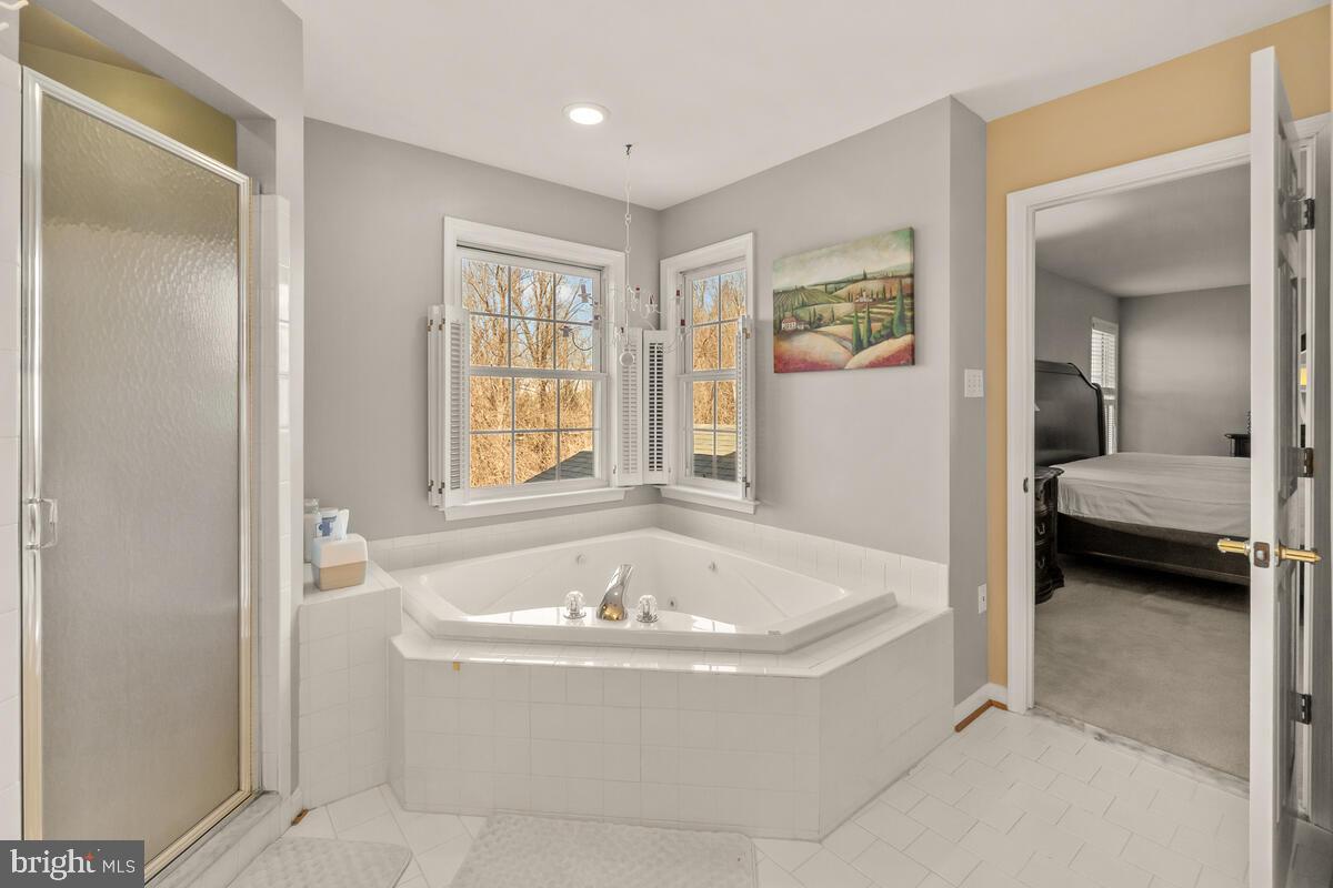 WINDSOR KNOLLS - Residential