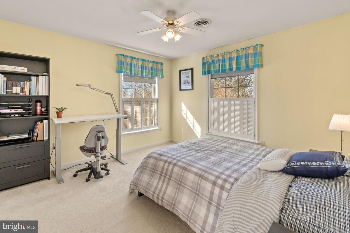 WINDSOR KNOLLS - Residential